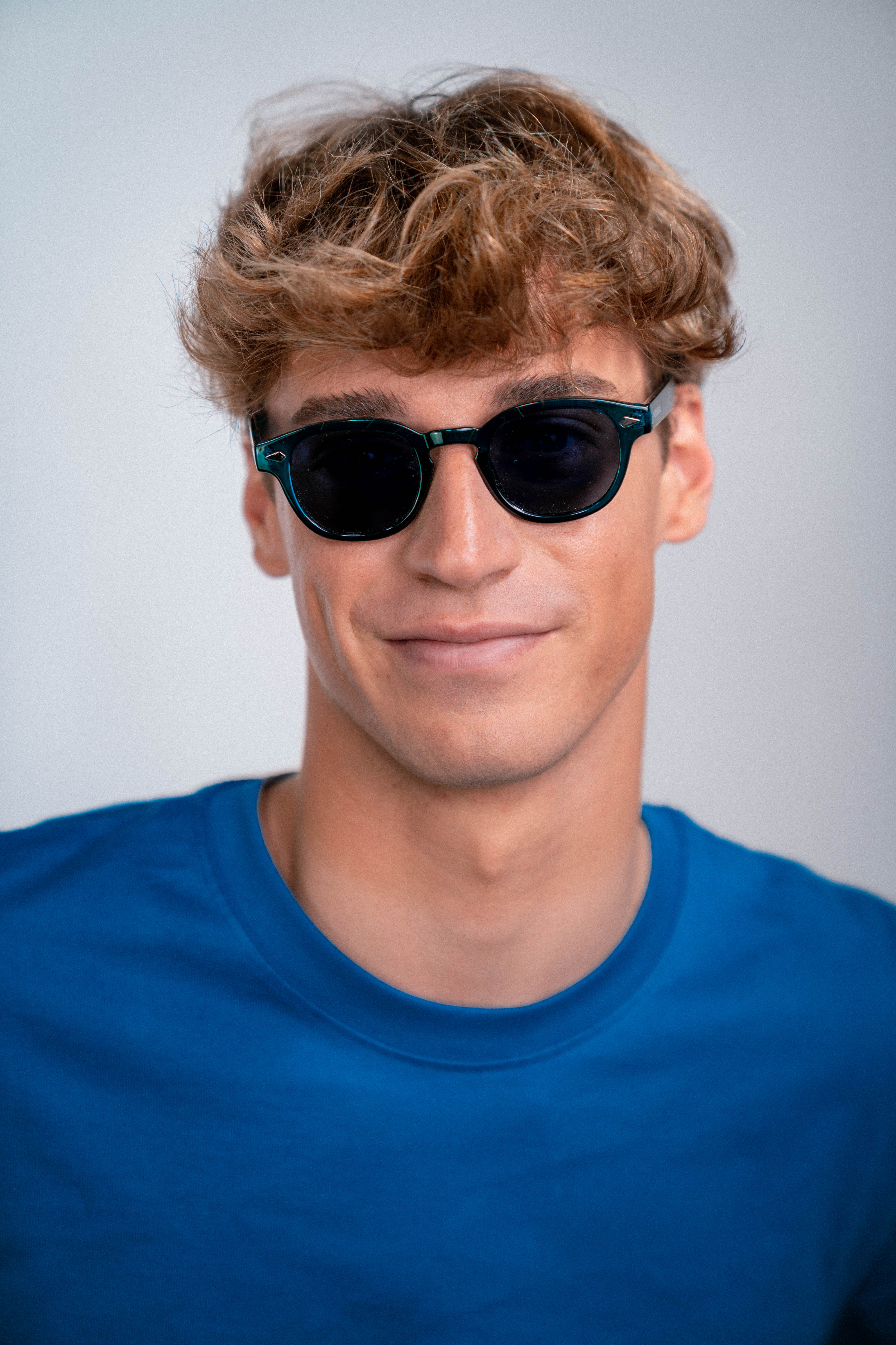 lunettes de soleil en bouteilles de plastique recycles montana king blue blue solid bleu parafina unisexe lunettes soleil montana bouteille recyclee bleu l armoire poethique 1