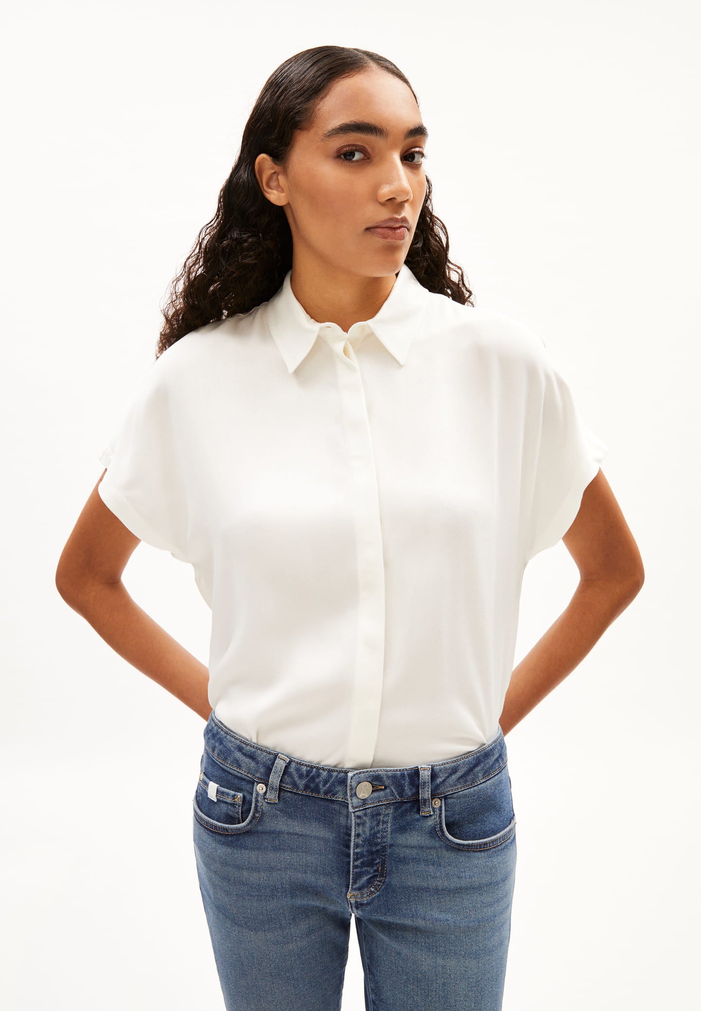 armedangels femme blouse larisaana lenzing ecovero blanc l armoire poethique  7