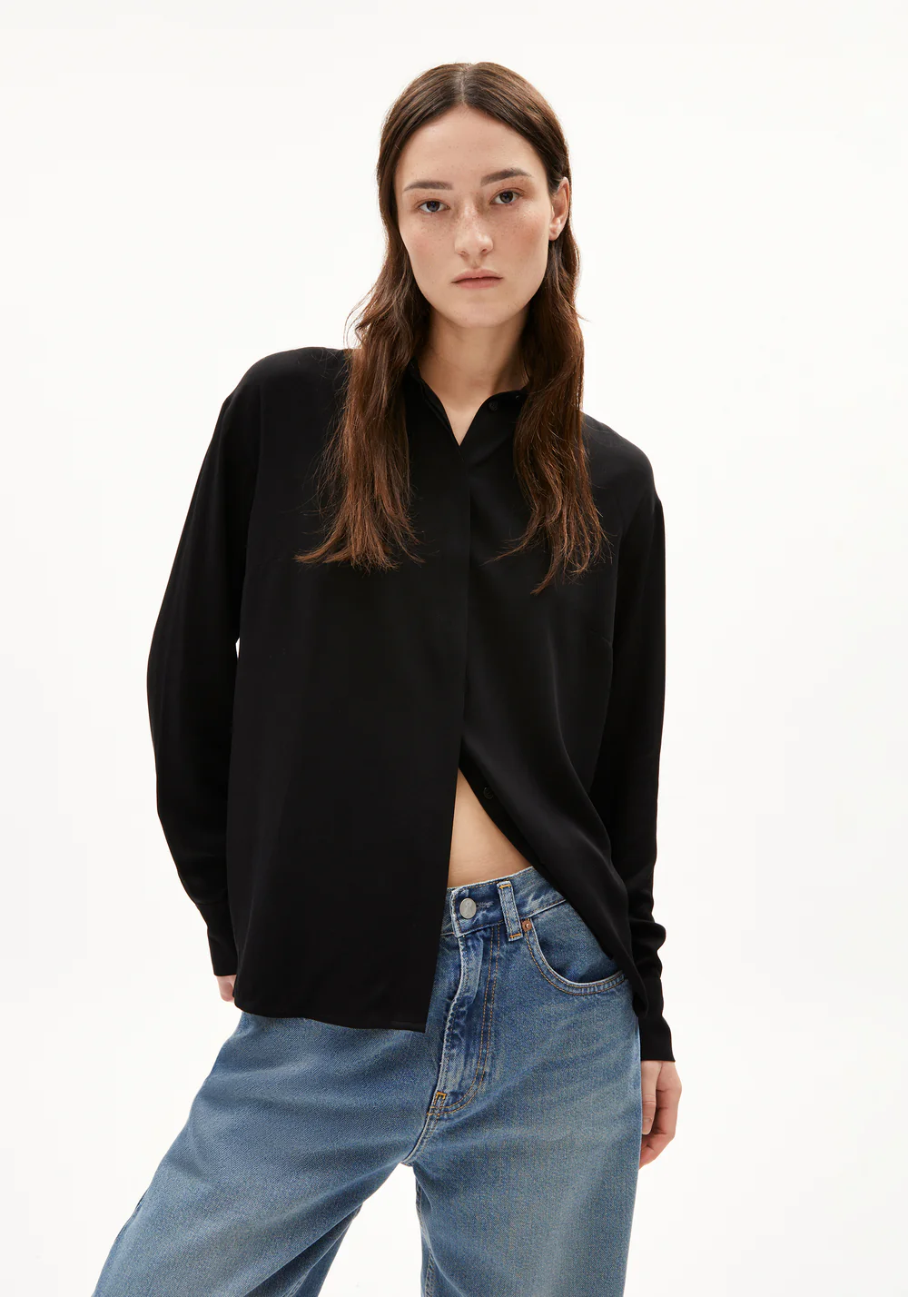 armedangels femme blouse larisaana lenzing ecovero noir l armoire poethique 1