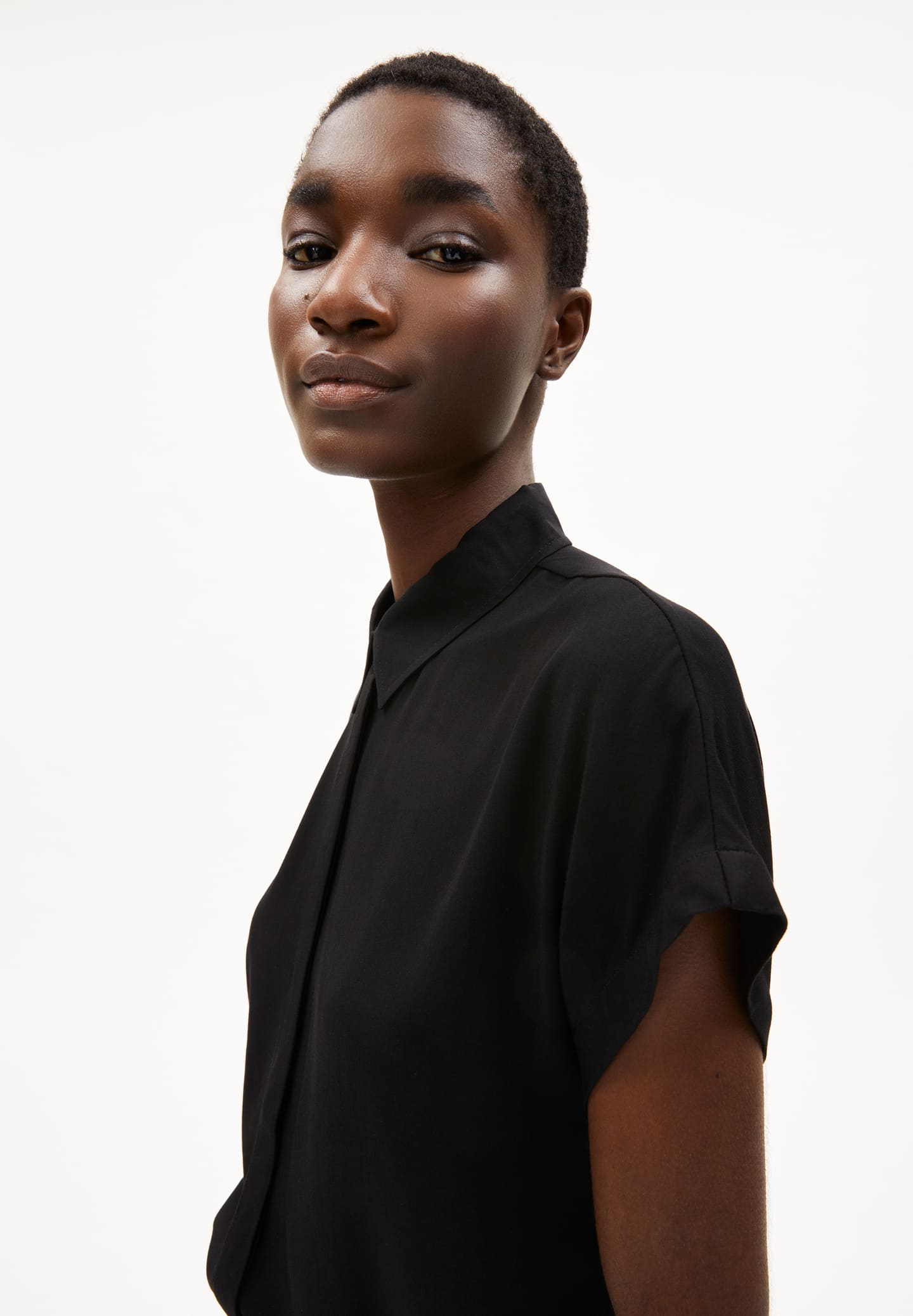 armedangels femme blouse larisaana lenzing ecovero noir l armoire poethique 3