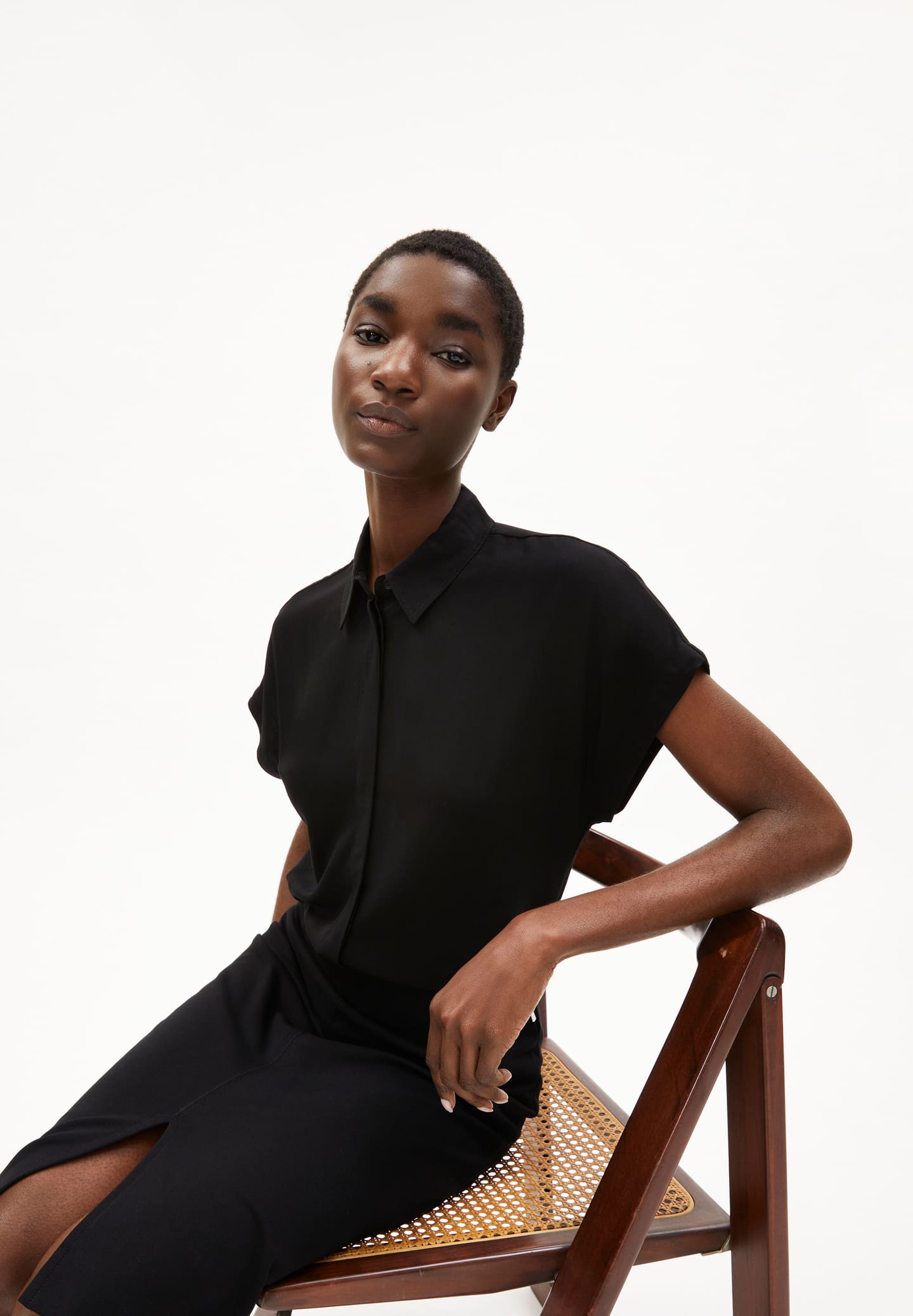 armedangels femme blouse larisaana lenzing ecovero noir l armoire poethique 4