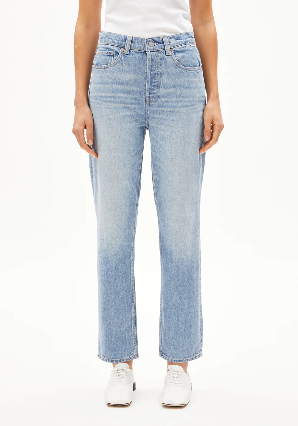 armedangels femme jean droit aaikala andromedar coton recycle bleu clair l armoire poethique 1