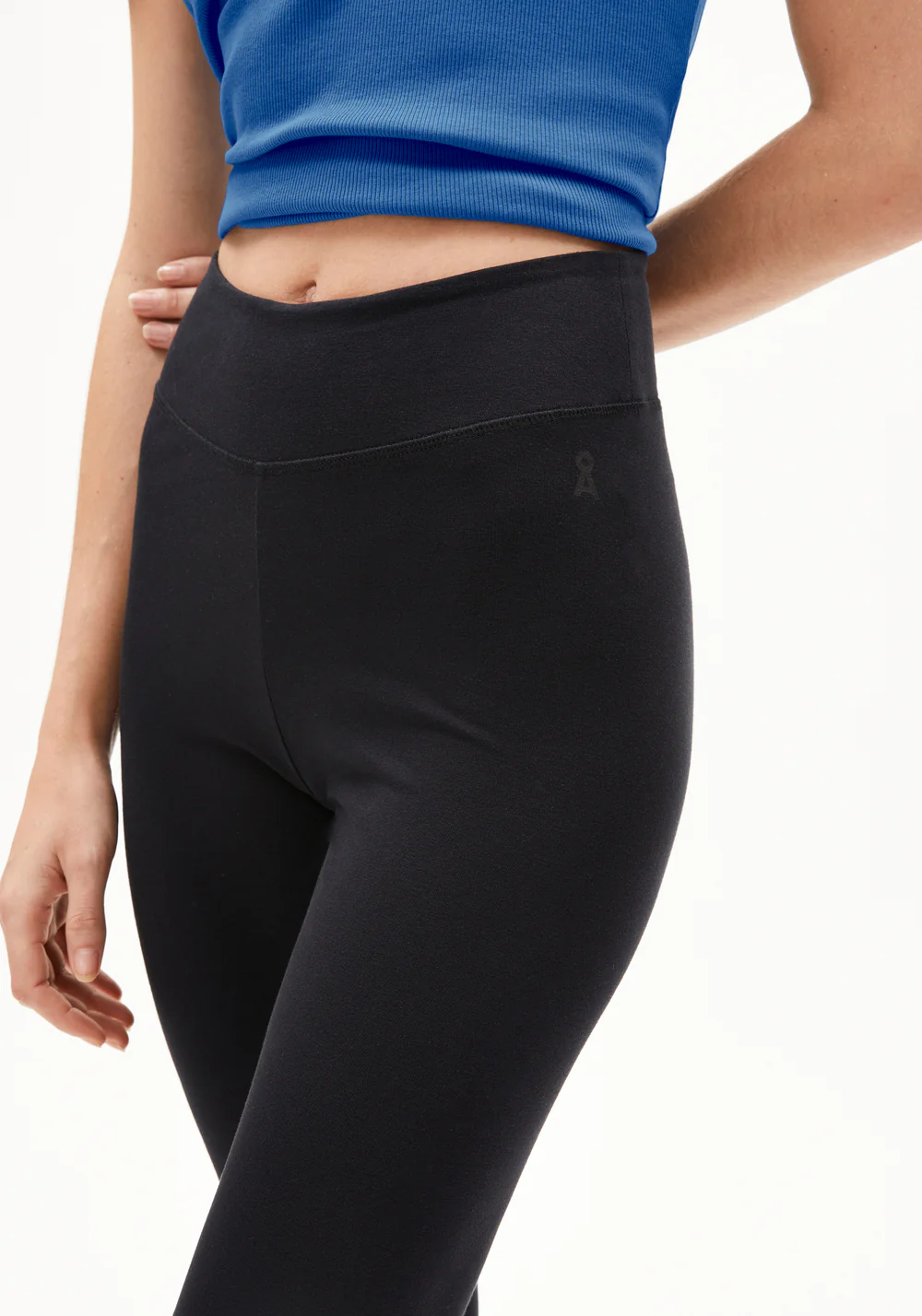 armedangels femme legging evase rehmaa coton bio noir l armoire poethique 4