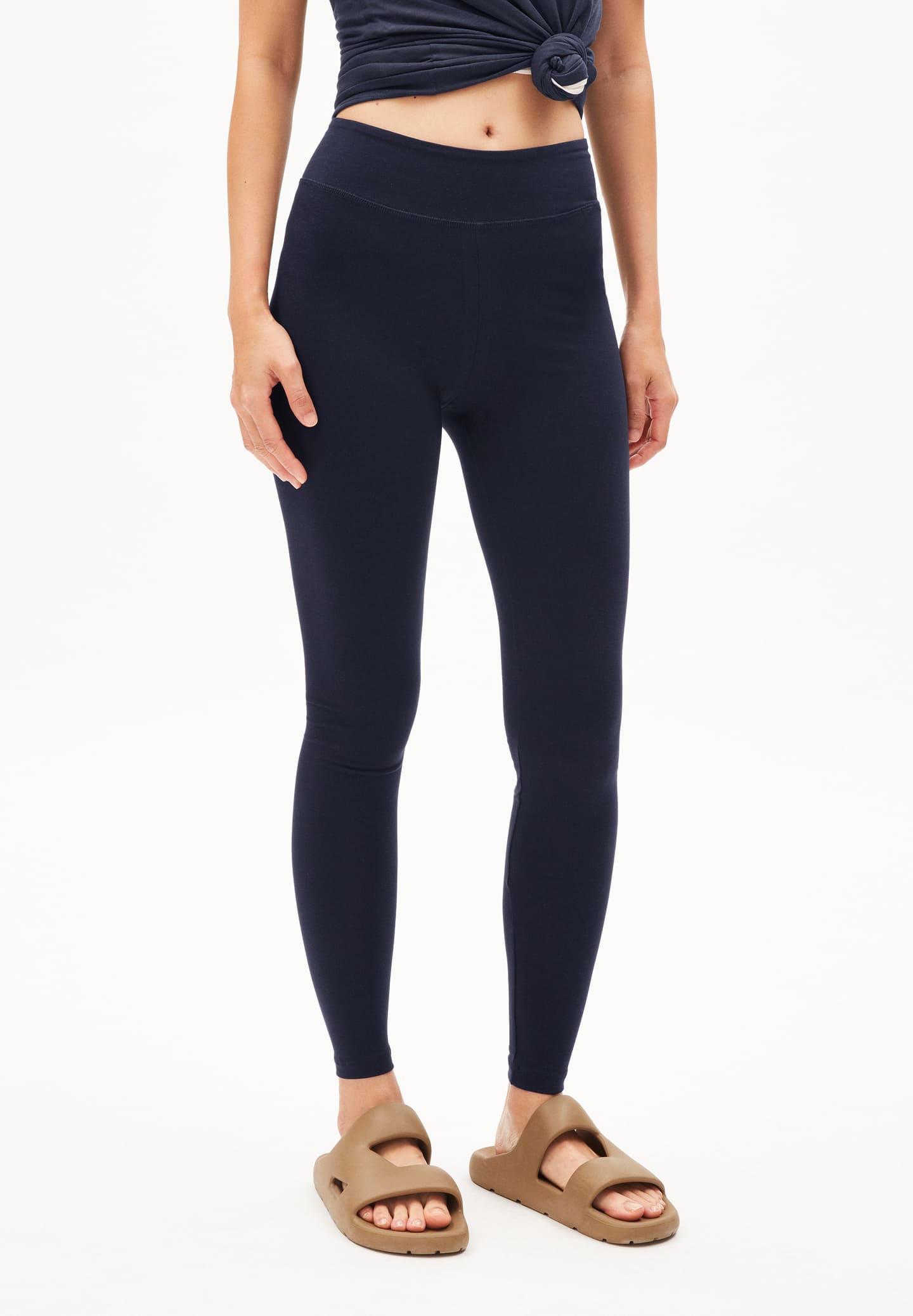 armedangels femme pantalon faribaa coton bio bleu marine l armoire poethique  1