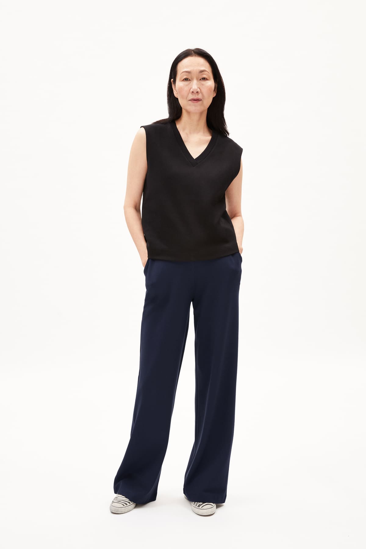 armedangels femme pantalon himaari bleu marine lenzing ecovero l armoire poethique 3