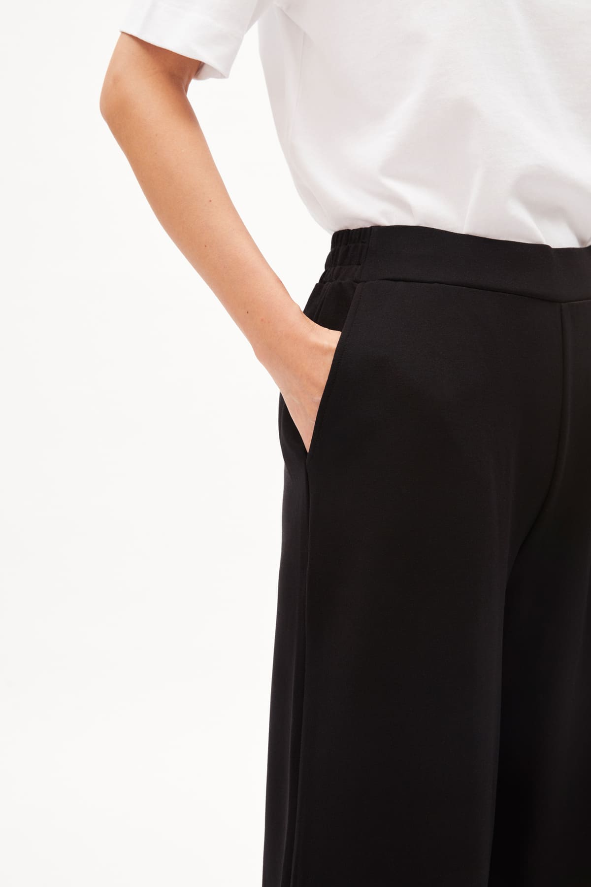 Pantalon large en lenzing ecovero himaari · noir