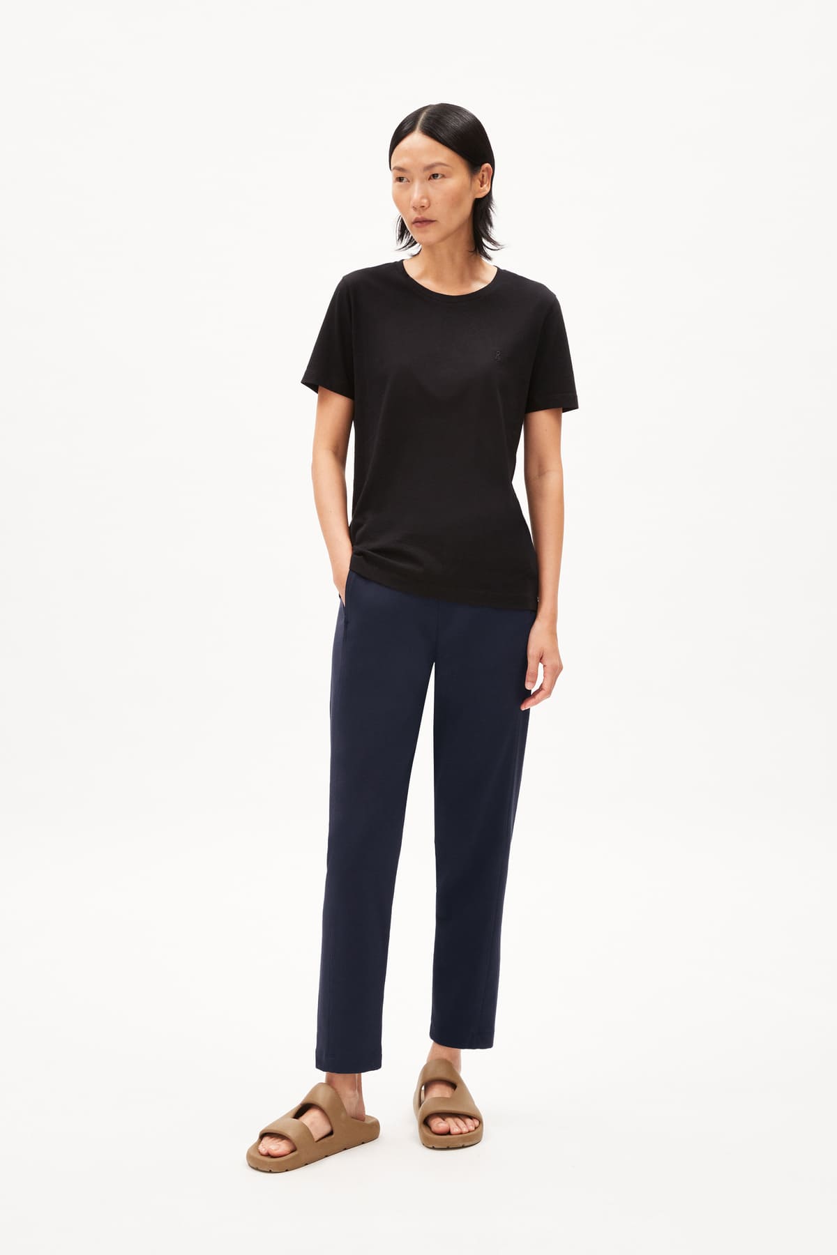 armedangels femme pantalon magdaalena bleu marine lenzing ecovero l armoire poethique 4