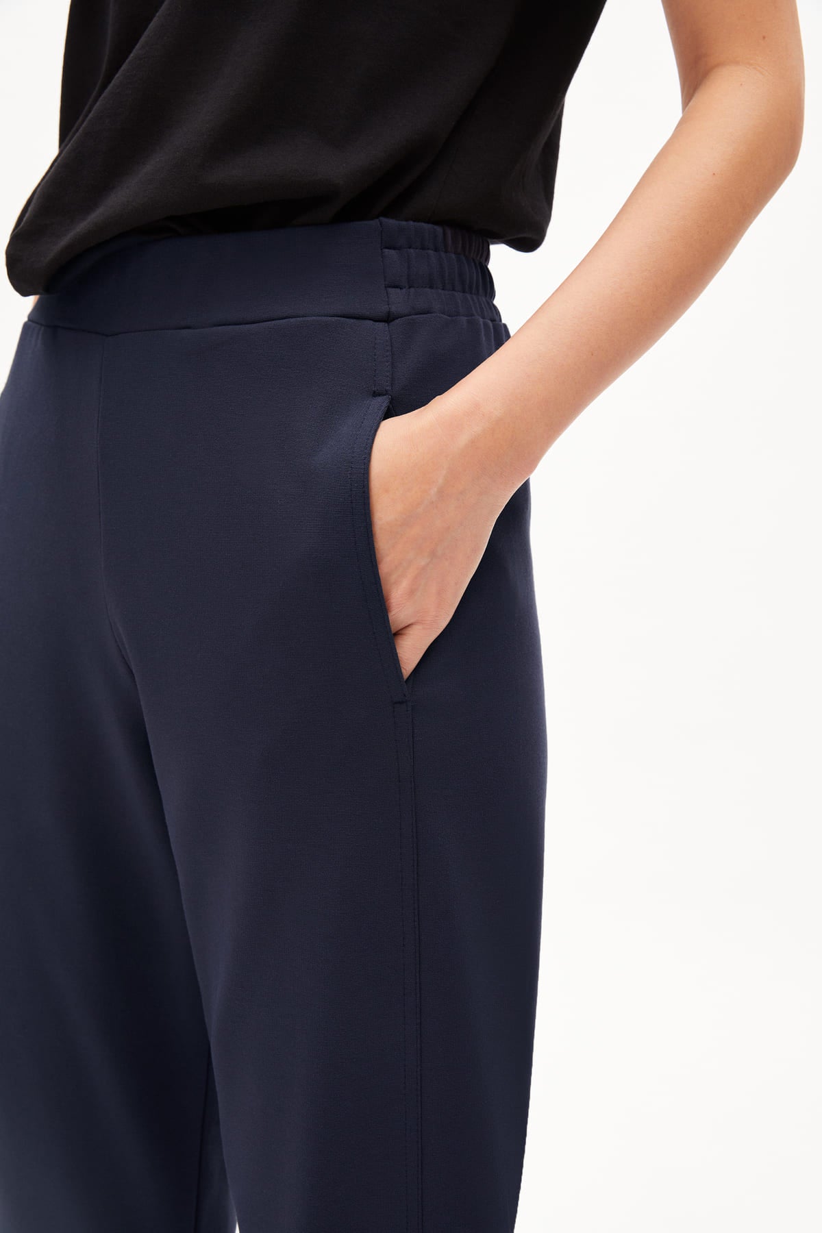 armedangels femme pantalon magdaalena bleu marine lenzing ecovero l armoire poethique 5