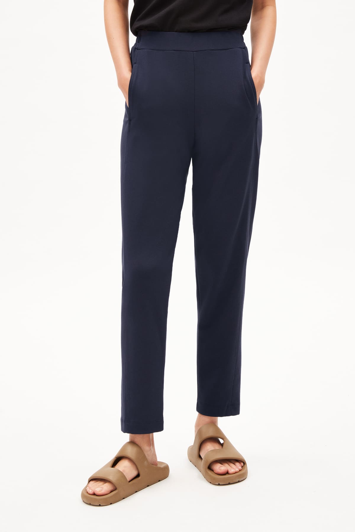 armedangels femme pantalon magdaalena bleu marine lenzing ecovero l armoire poethique 6