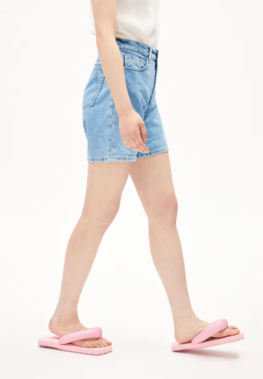 armedangels femme short jean sheaari coton recycle bleu l armoire poethique 2