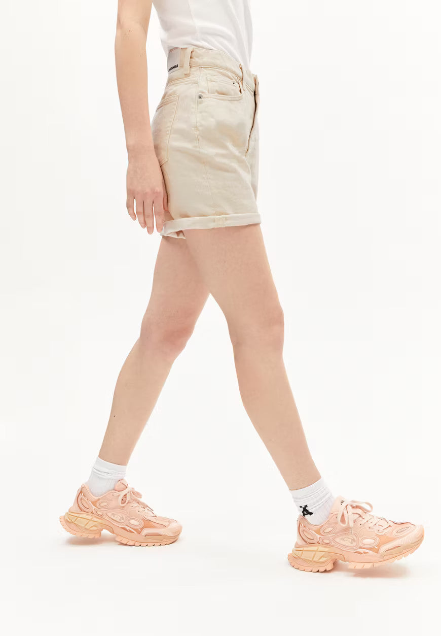 armedangels femme short jean sheaari coton recycle creme l armoire poethique 5