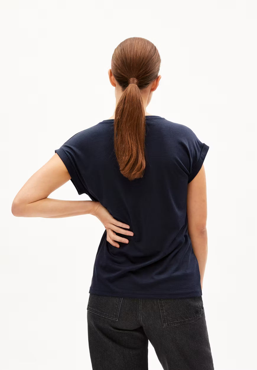 armedangels femme t shirt jilaana tencel lyocell bleu marine l armoire poethique  2