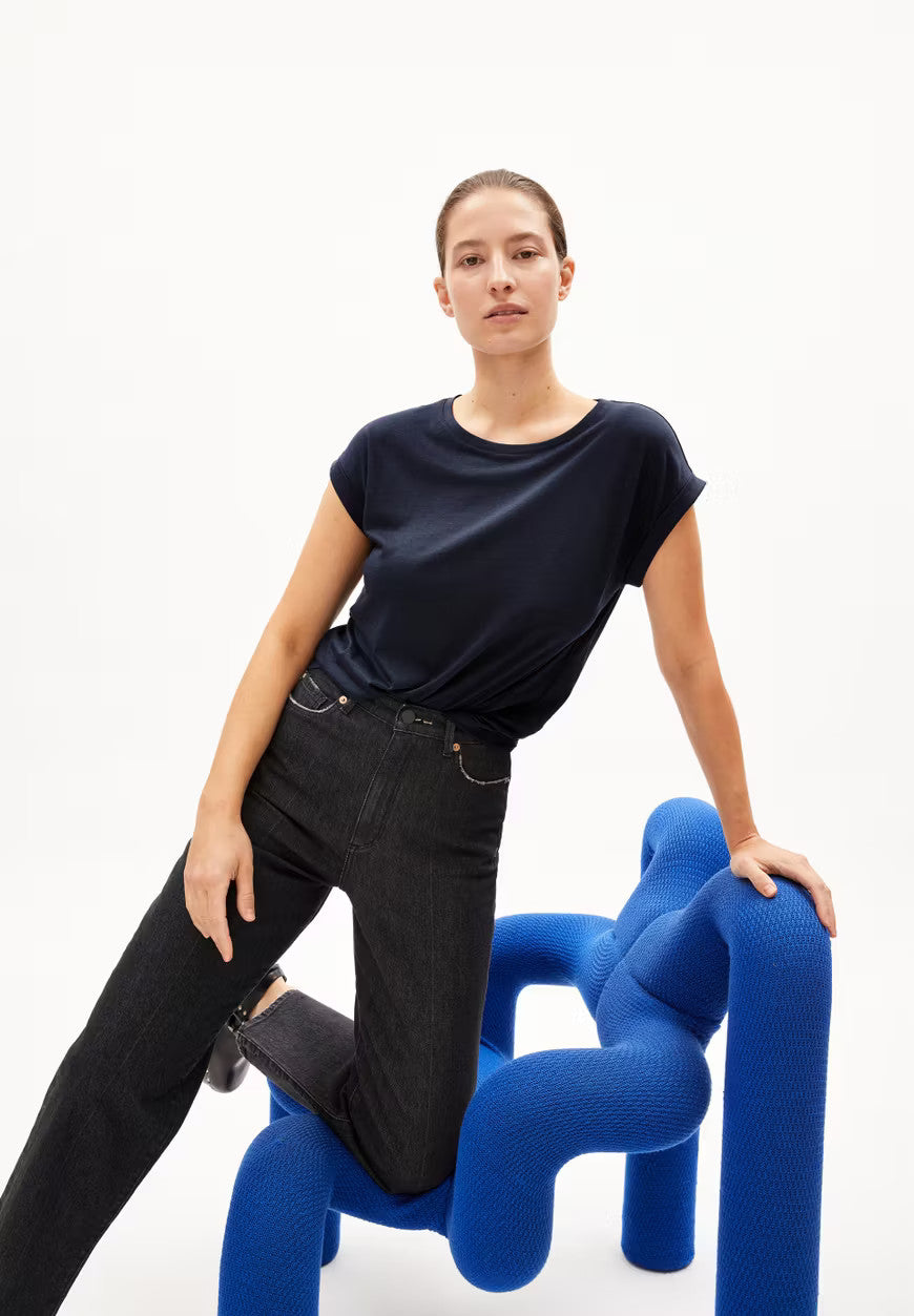 armedangels femme t shirt jilaana tencel lyocell bleu marine l armoire poethique  4