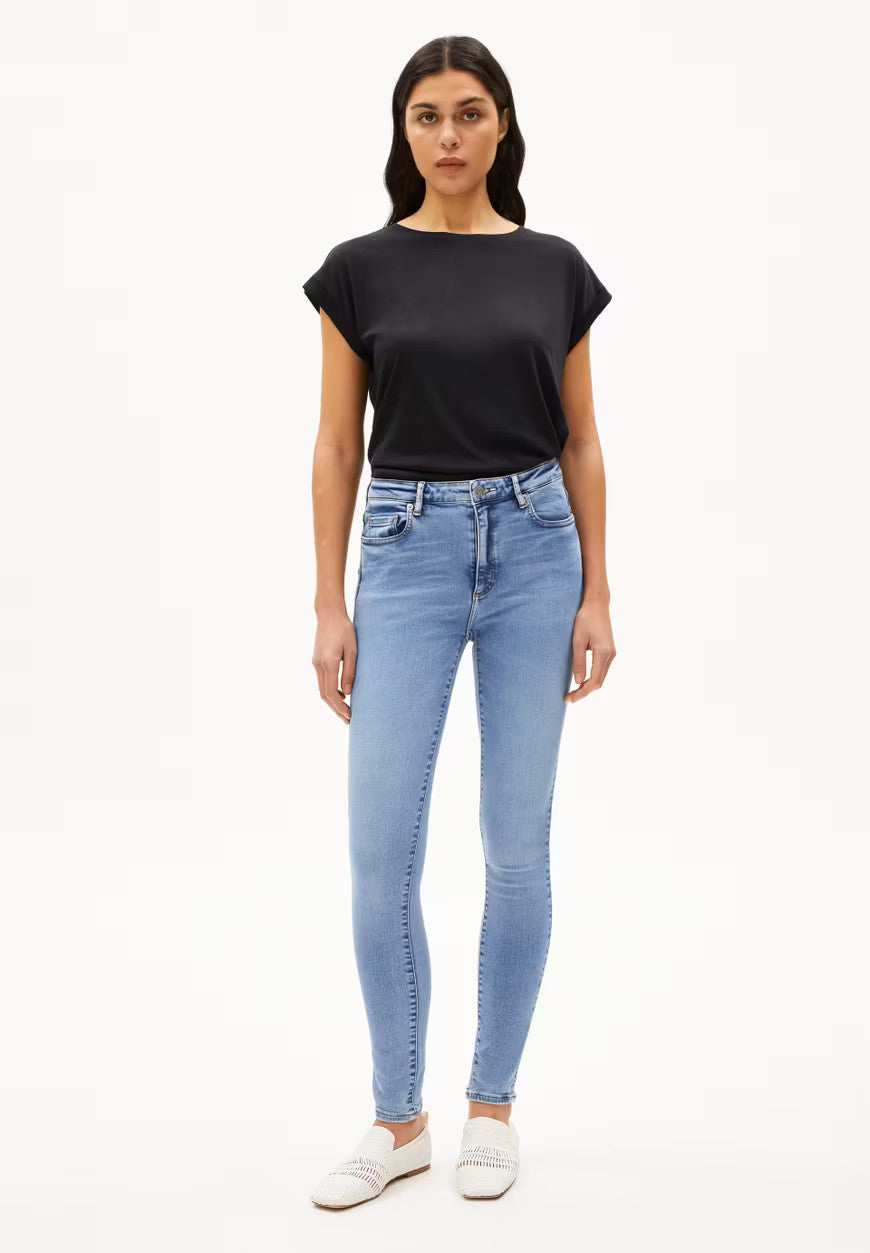 armedangels femme t shirt jilaana tencel lyocell noir l armoire poethique  5