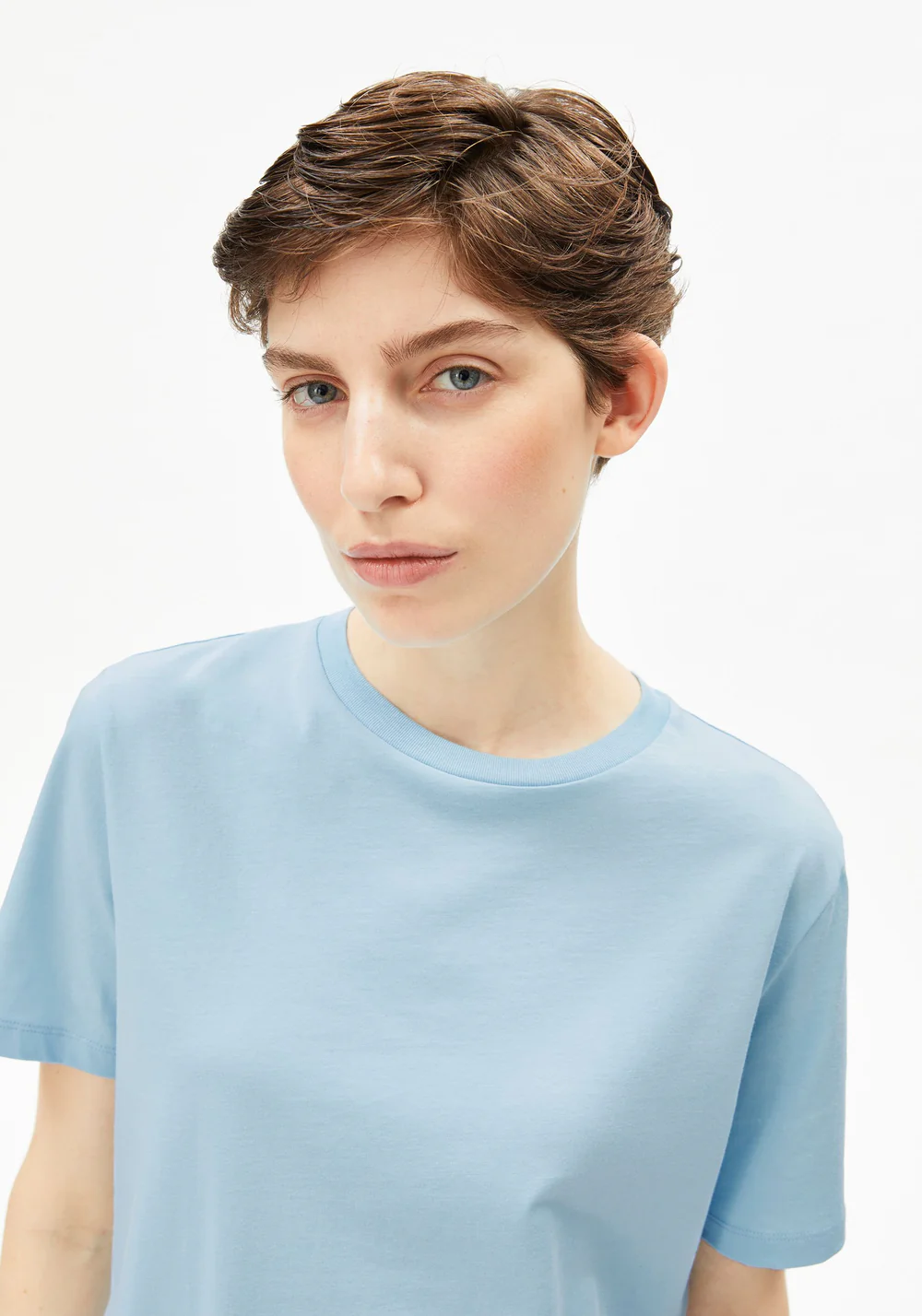 armedangels femme tee shirt lualaa coton bio bleu clair l armoire poethique 4