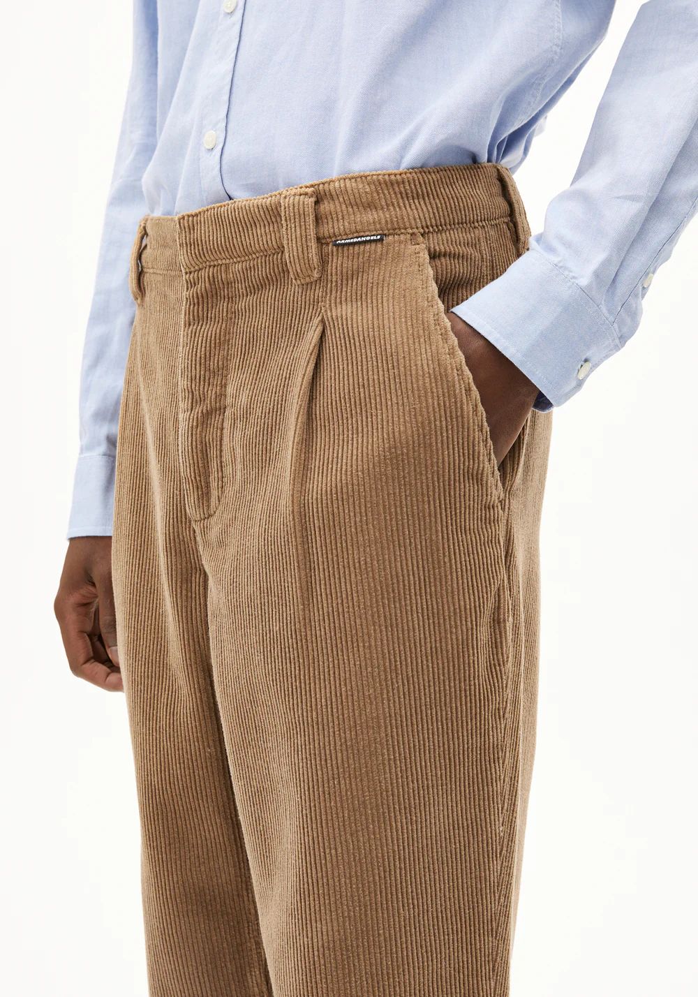 armedangels homme pantalon pinces araanio velours coton bio beige l armoire poethique 4