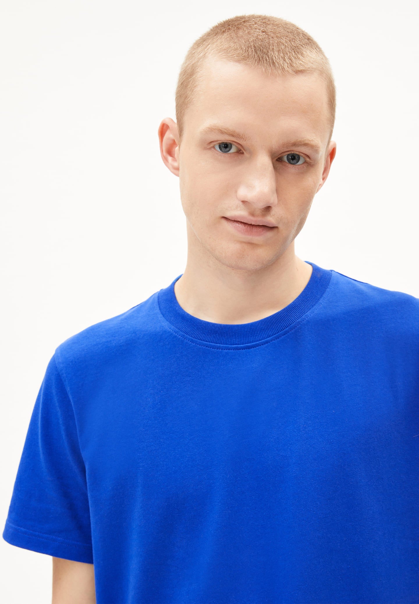 armedangels homme t shirt maarkos coton bio bleu l armoire poethique 5