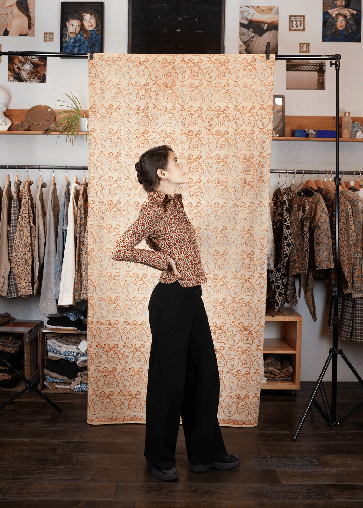 azaadi femme chemise bindu kendr centre rouge noir ecru coton bio l armoire poethique 4