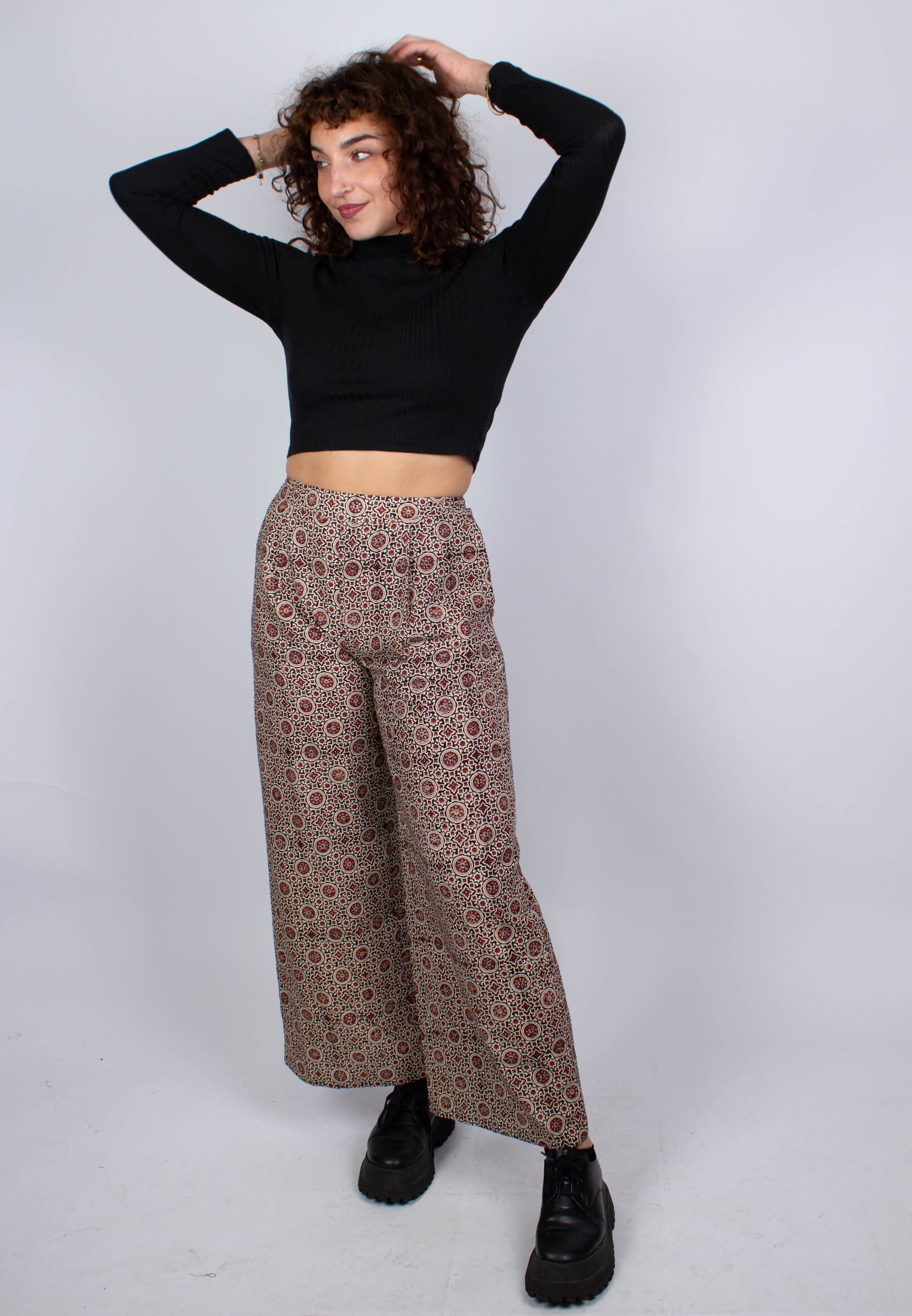 Pantalon Sagara en coton bio Mojaik · rouge et noir