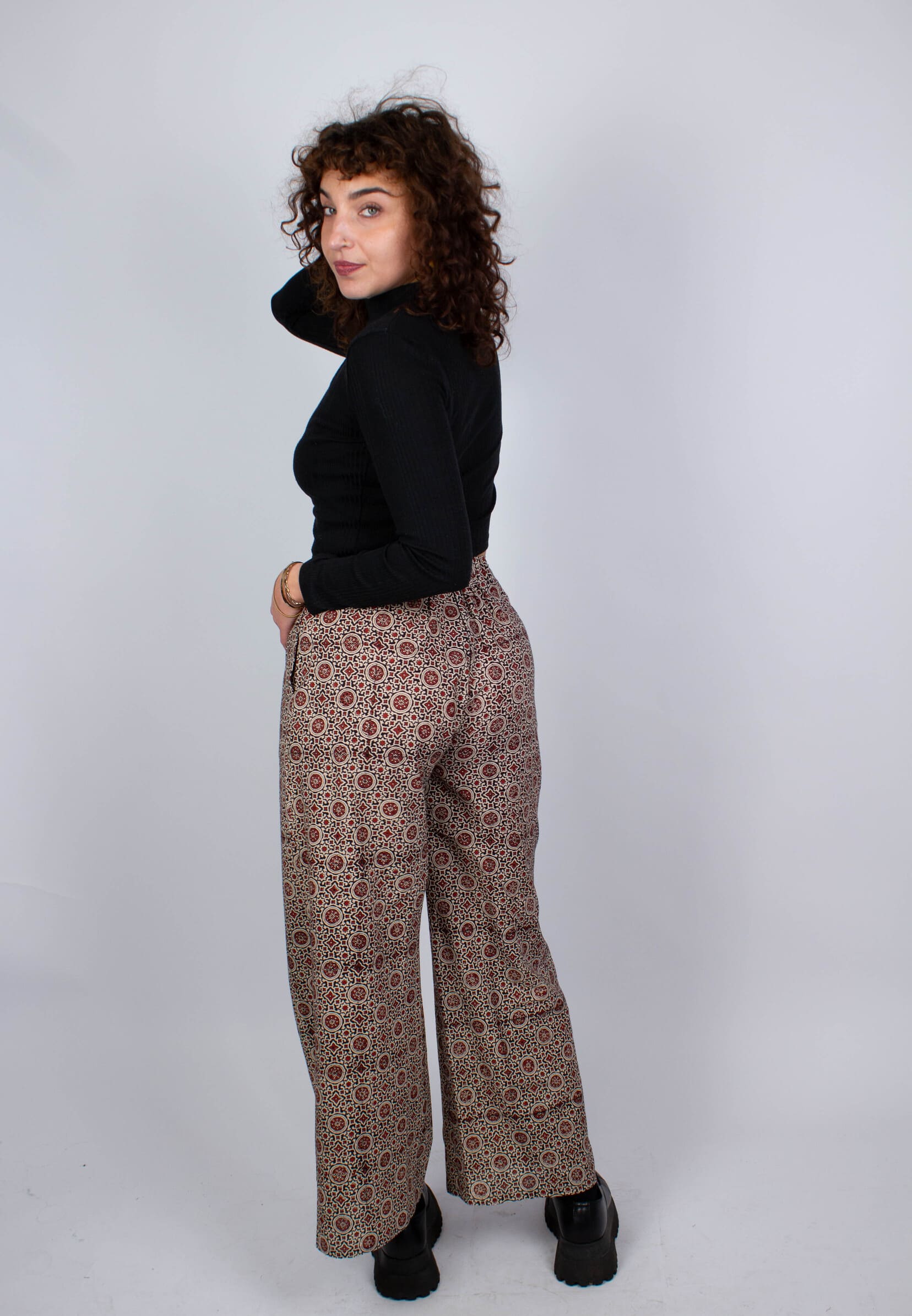 Pantalon Sagara en coton bio Mojaik · rouge et noir