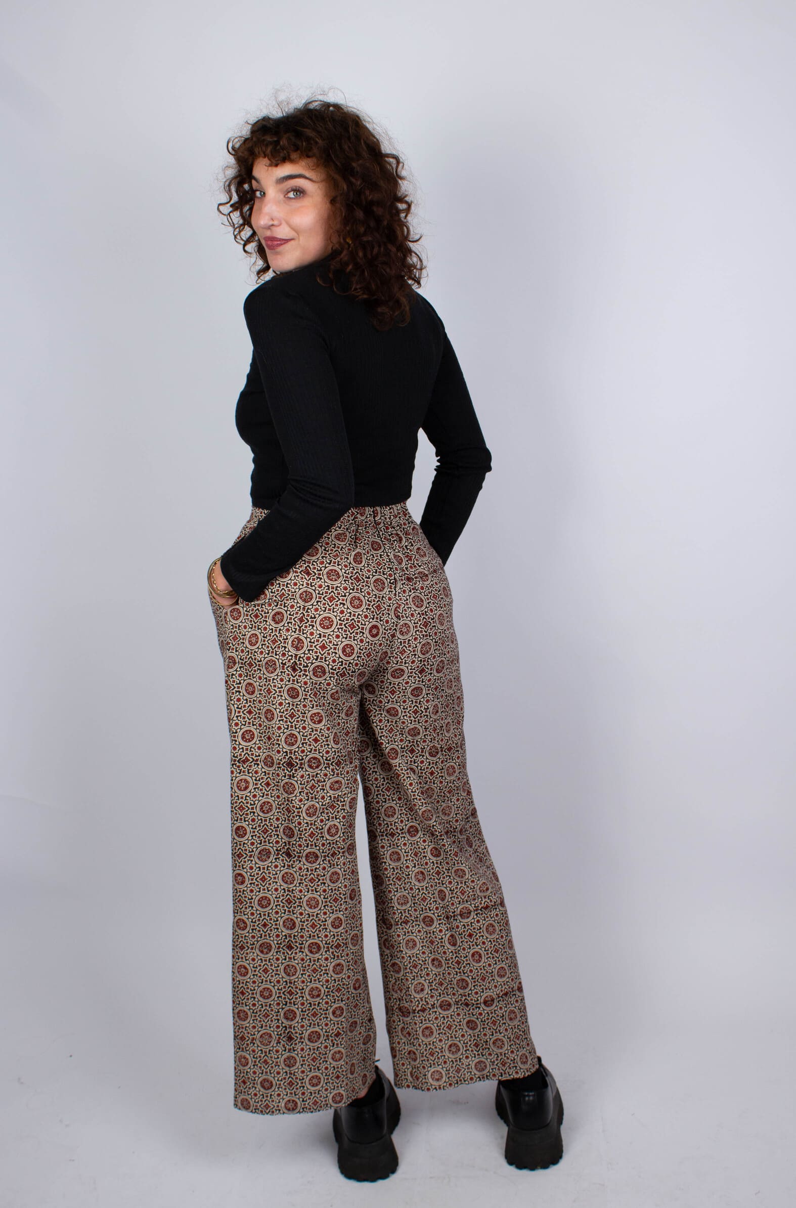 Pantalon Sagara en coton bio Mojaik · rouge et noir