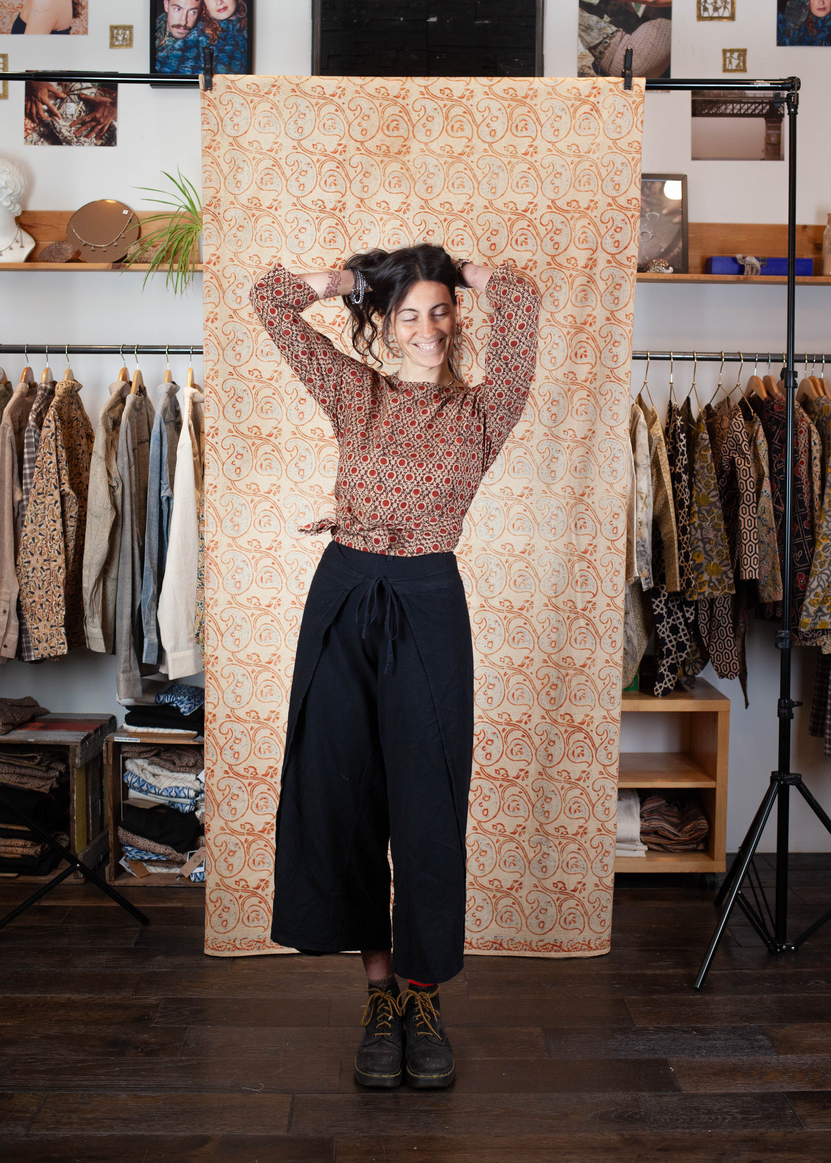 azaadi femme top benares kendr centre rouge noir ecru coton bio l armoire poethique 5