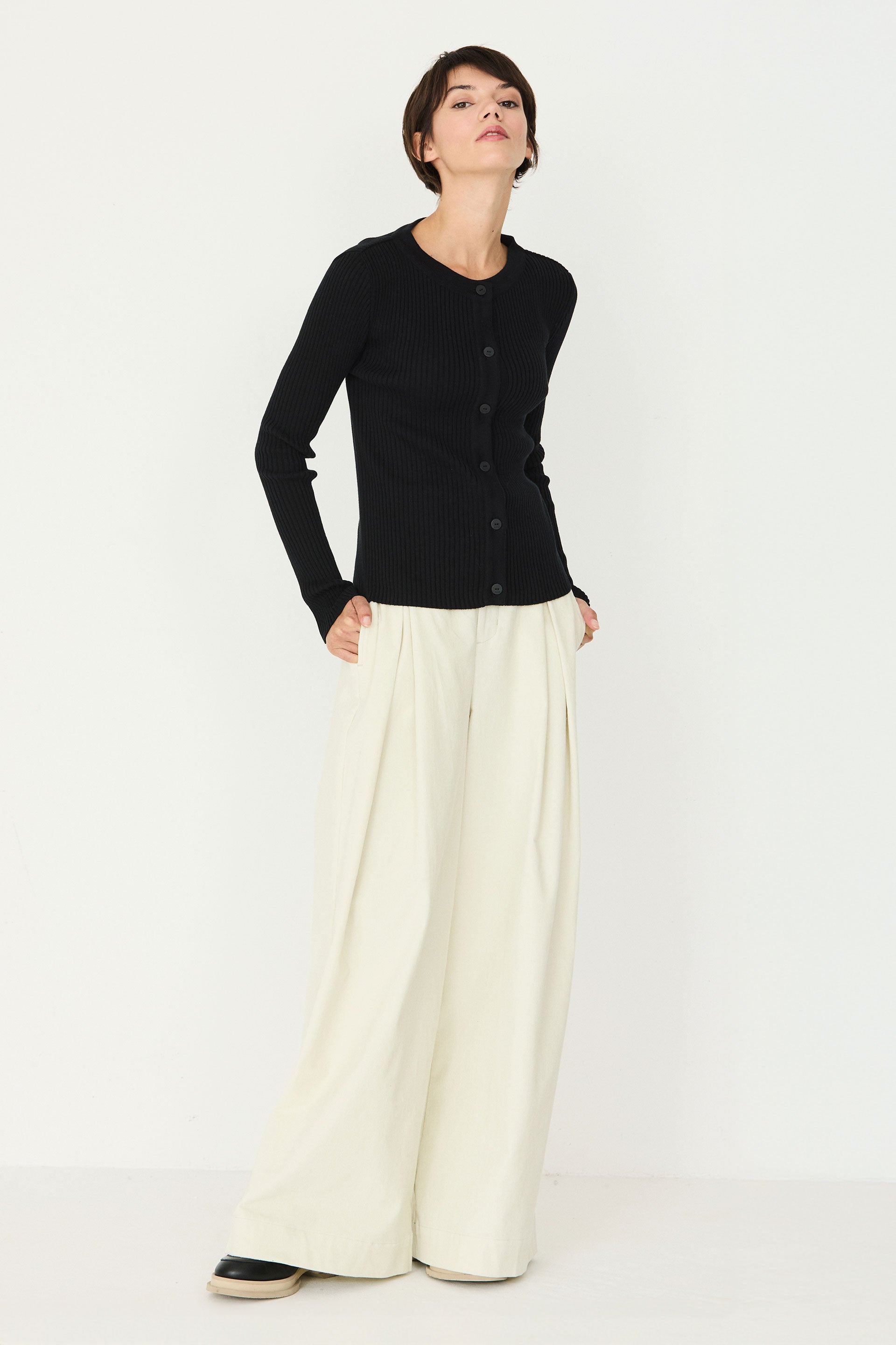 cardigan col rond en coton bio ekilore noir skfk femme cardigan col rond ekilore coton bio noir l armoire poethique 2