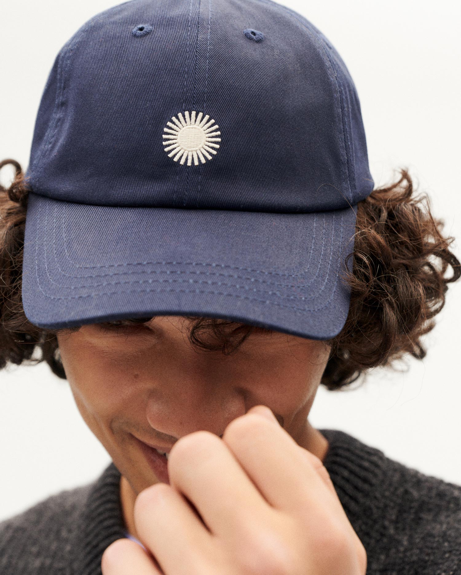 casquette en coton bio chris contrast bleu marine thinking mu unisexe casquette chris soleil coton bio bleu marine l armoire poethique 4