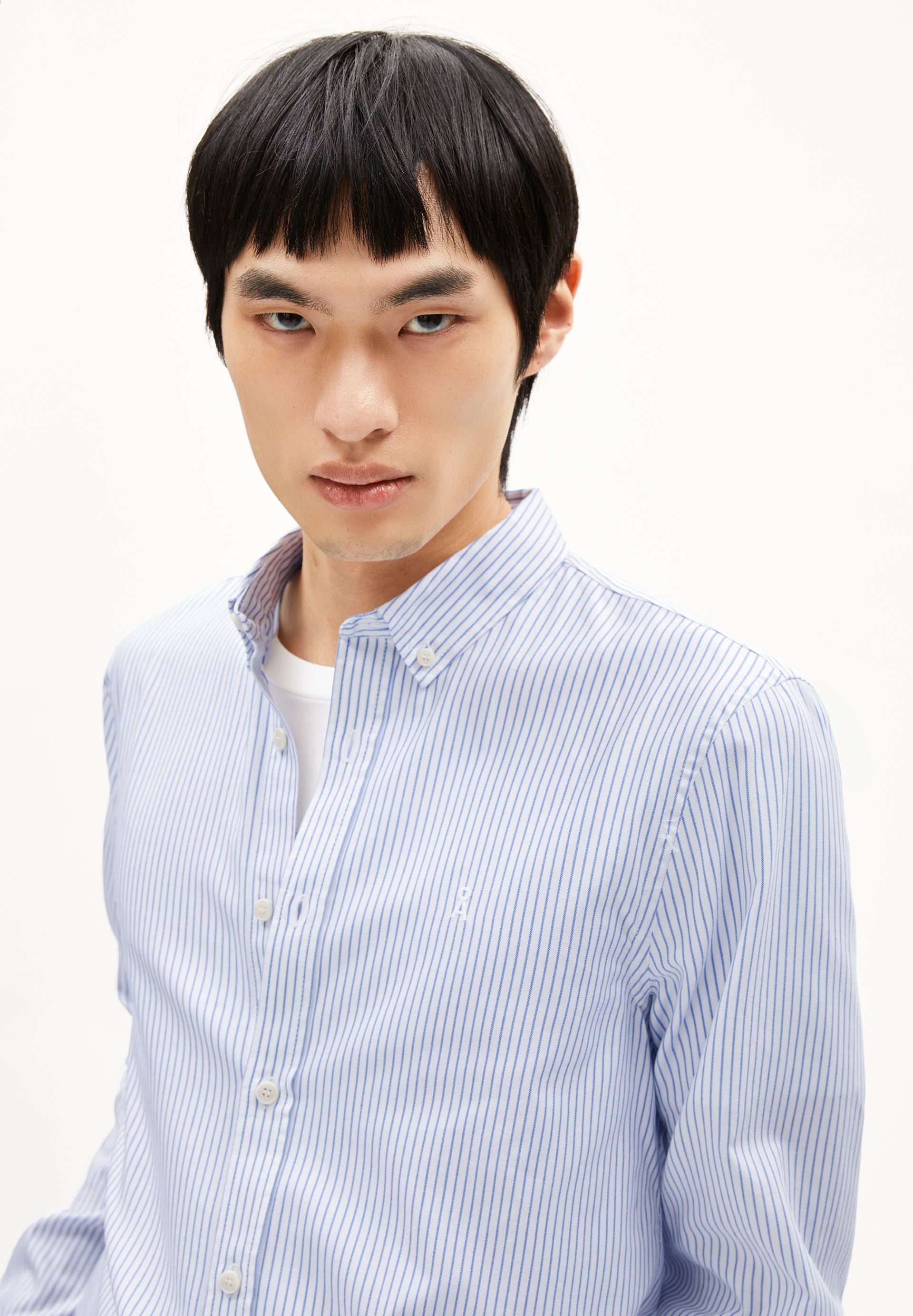 chemise en coton bio quaasa bleu ray armedangels homme chemise ray quaasa coton bio blanc bleu l armoire poethique 3
