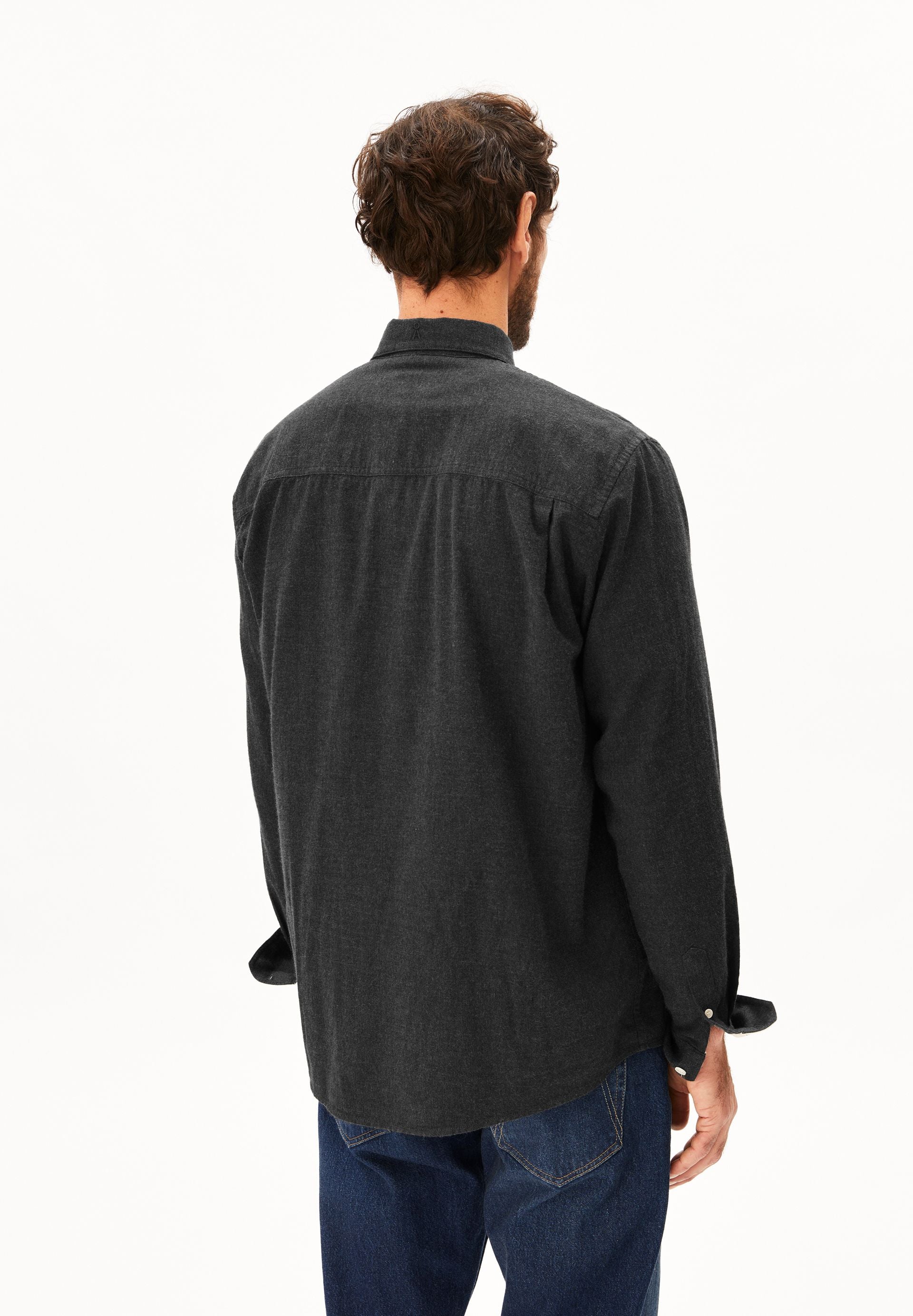 chemise en flanelle de coton bio araamo gris anthracite armedangels homme chemise flanelle araamo coton bio gris anthracite l armoire poethique 2