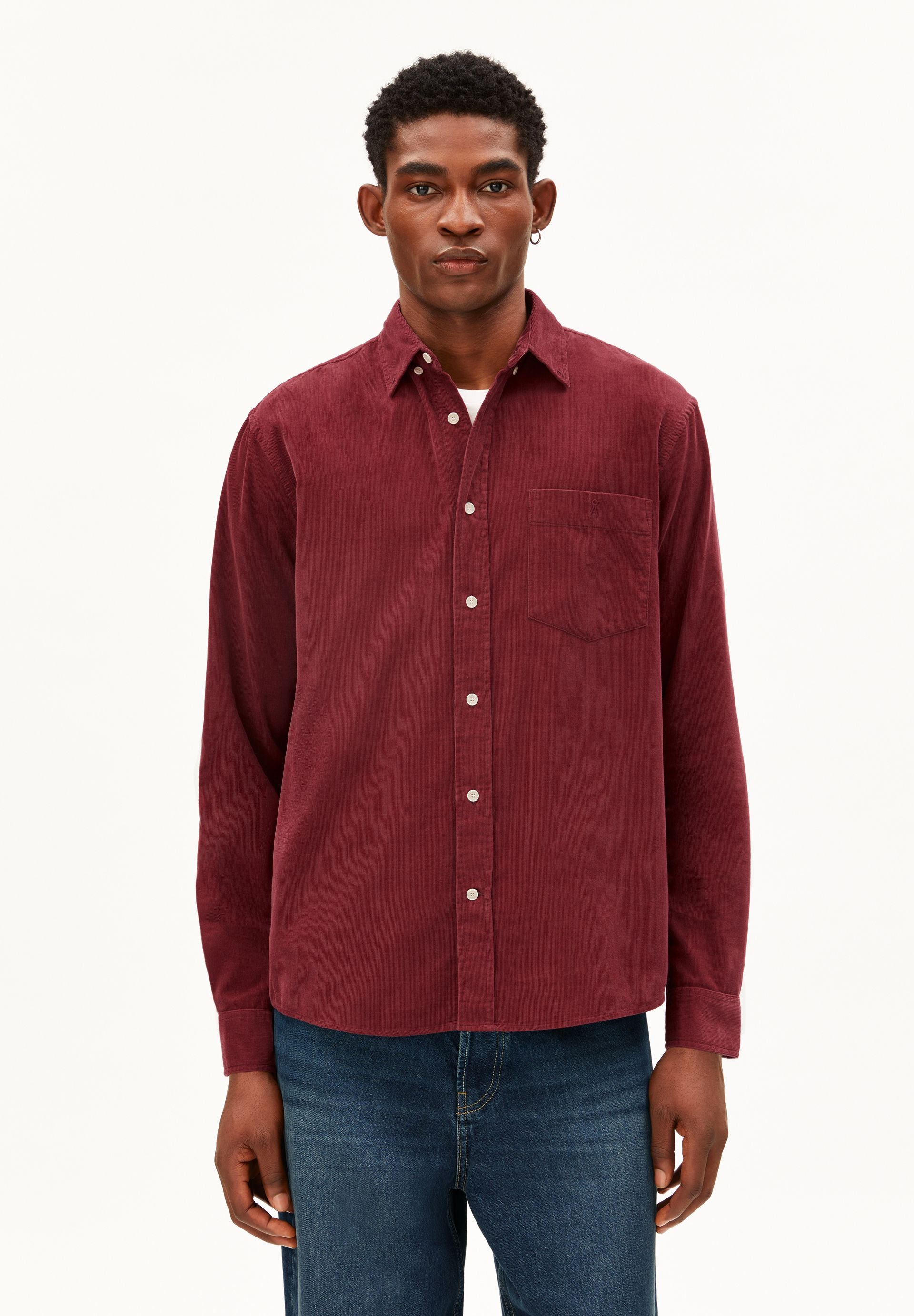 chemise en velours de coton bio rouge armedangels homme chemise velours coton bio rouge l armoire poethique 1