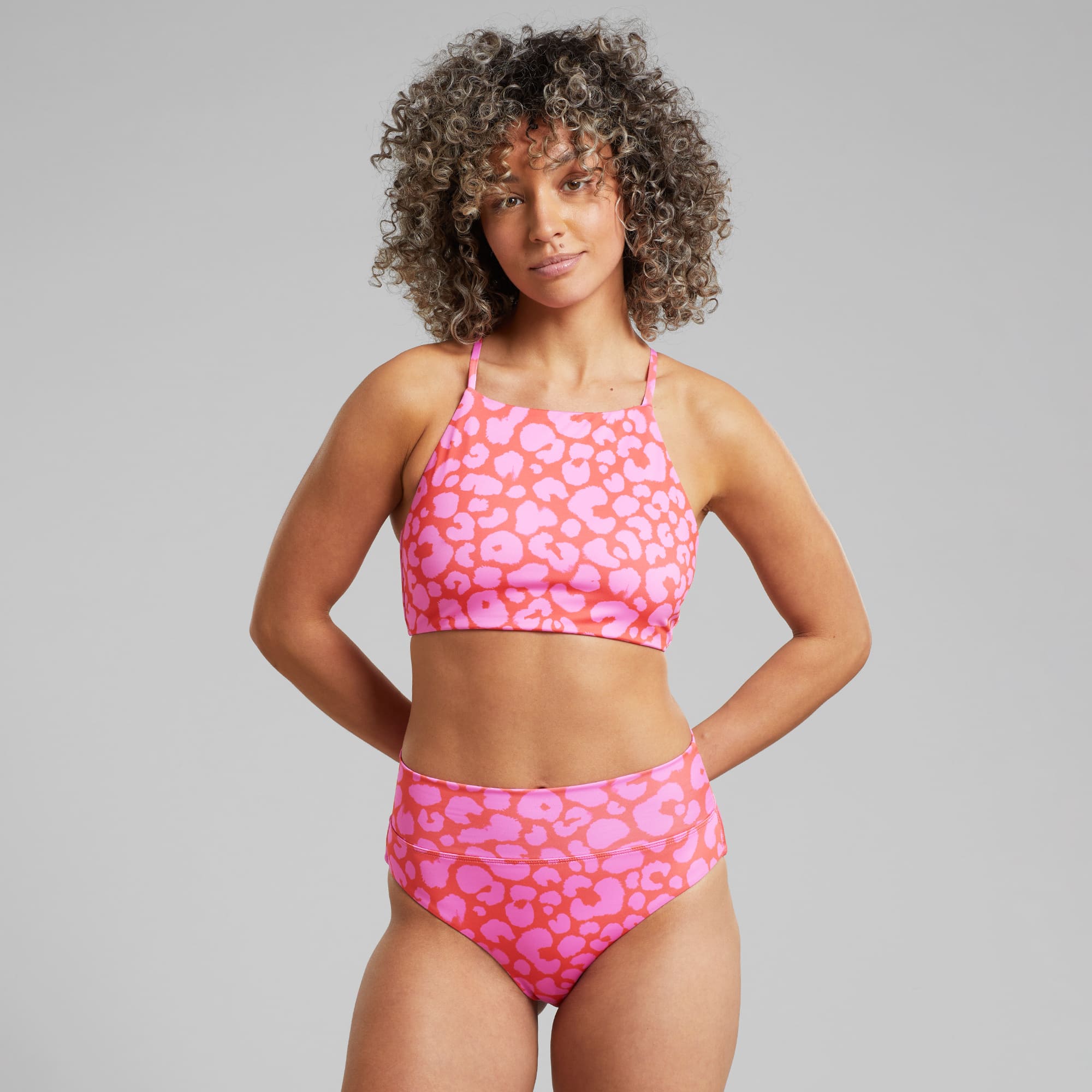 Bas de maillot de bain léopard en polyester recyclé · rouge et rose - bikini pants slite painted leopard red