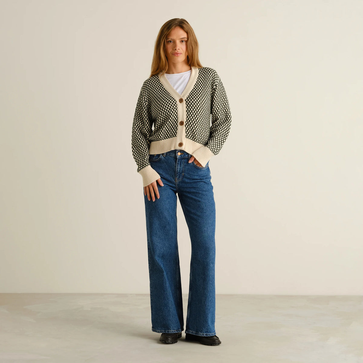 dedicated femme cardigan en coton bio kanan bubble creme et vert fonce l armoire