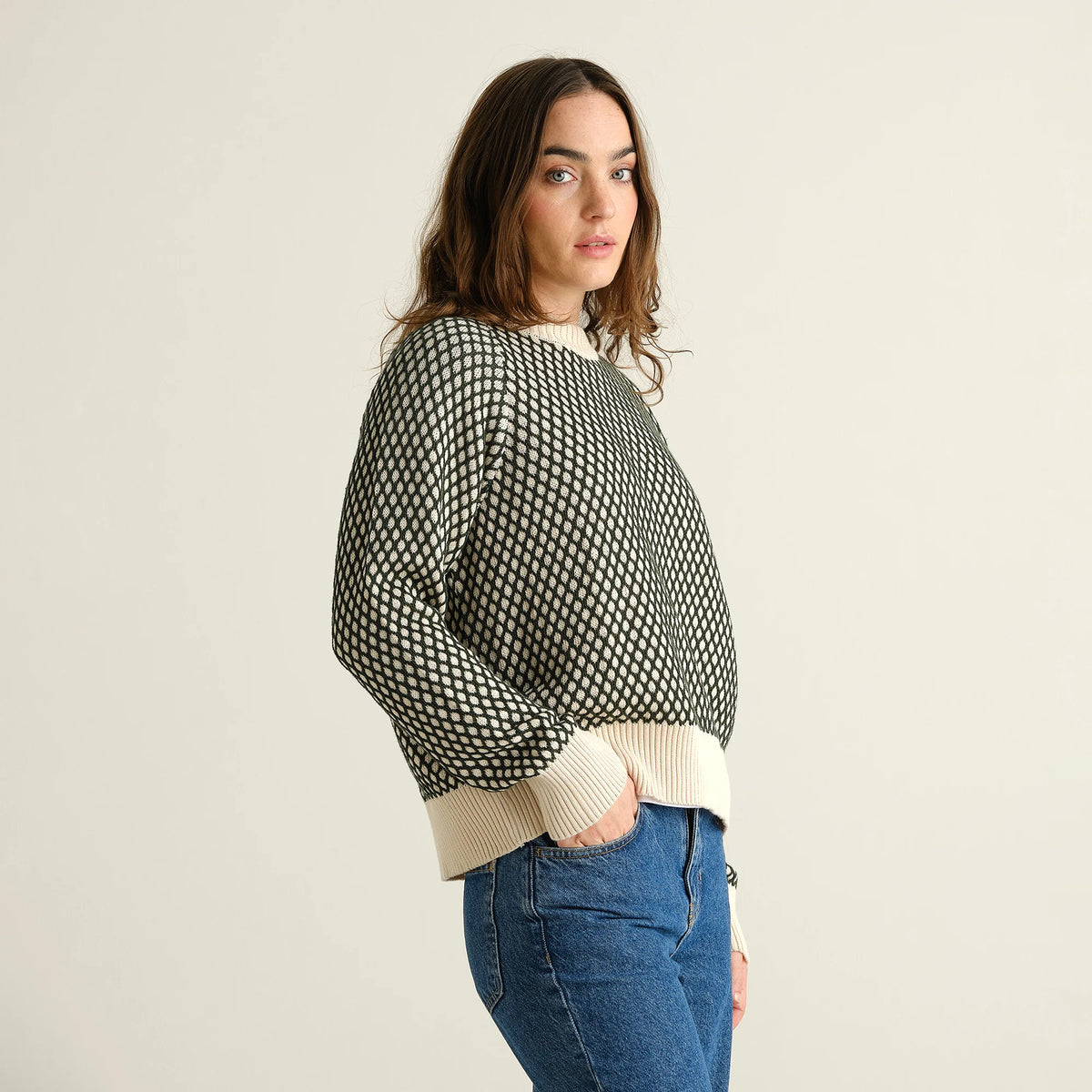 dedicated femme pull en coton bio husie bubble creme et vert fonce l armoire poe