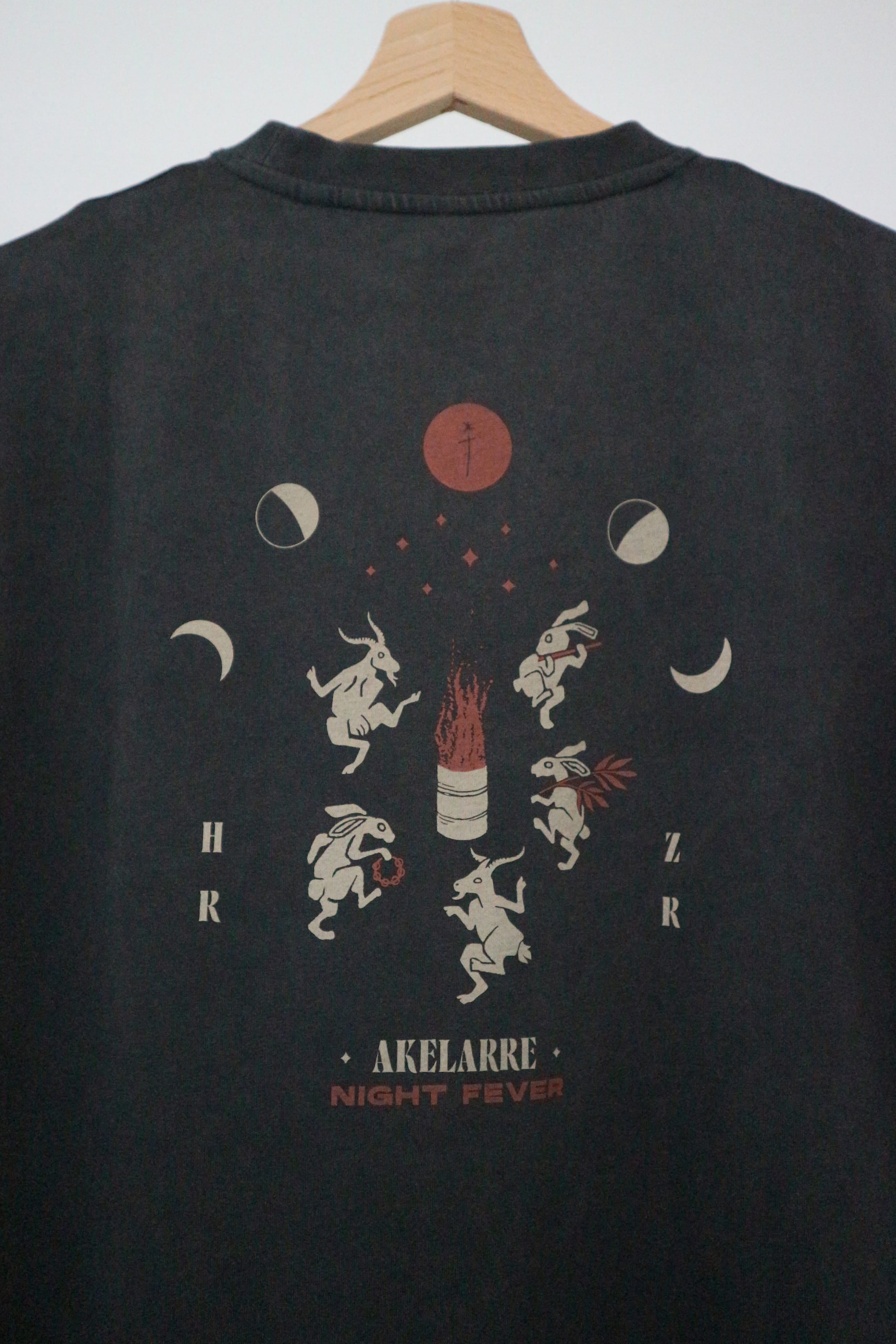 Tee-shirt en coton bio akelarre · noir vintage