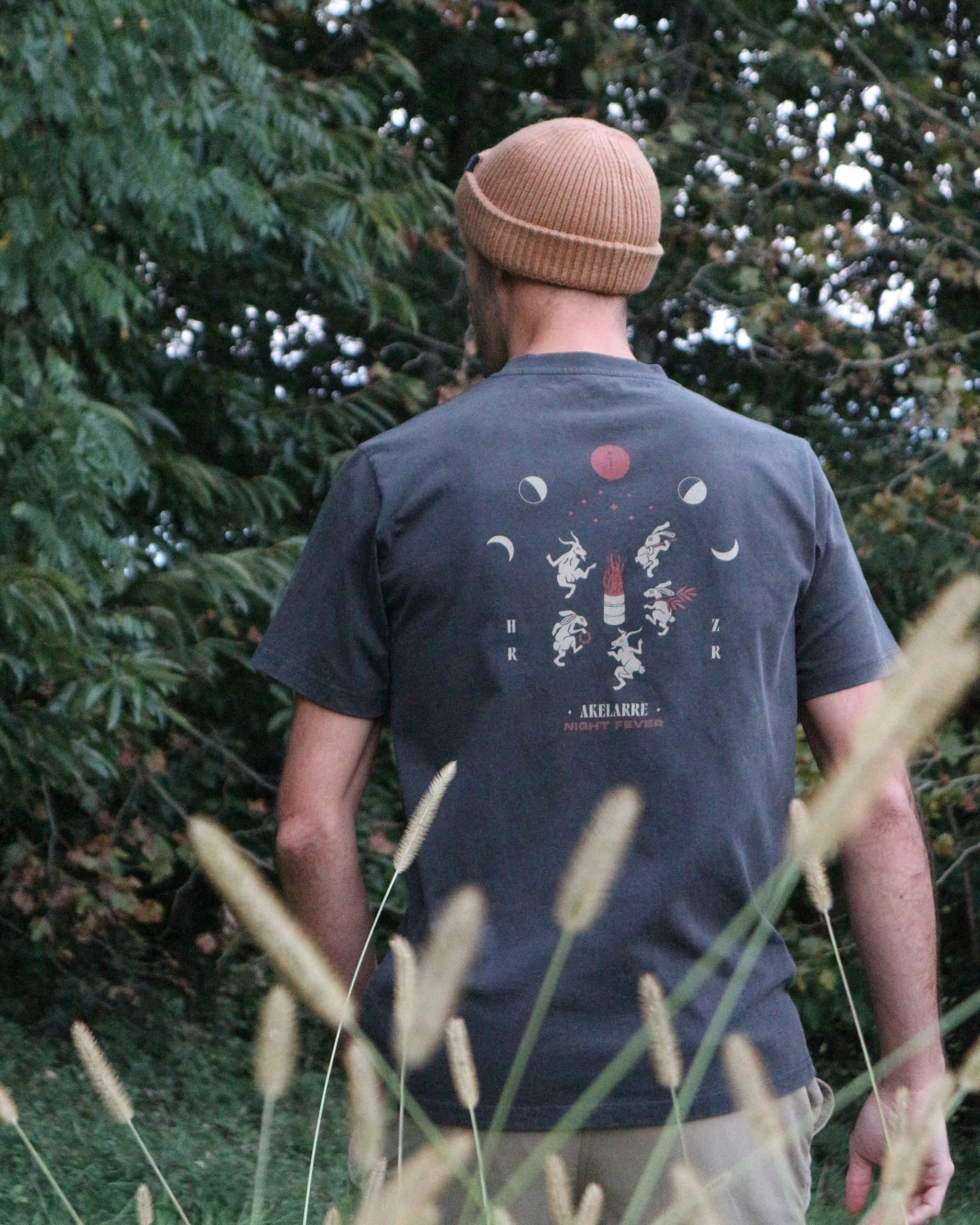 Tee-shirt en coton bio akelarre · noir vintage