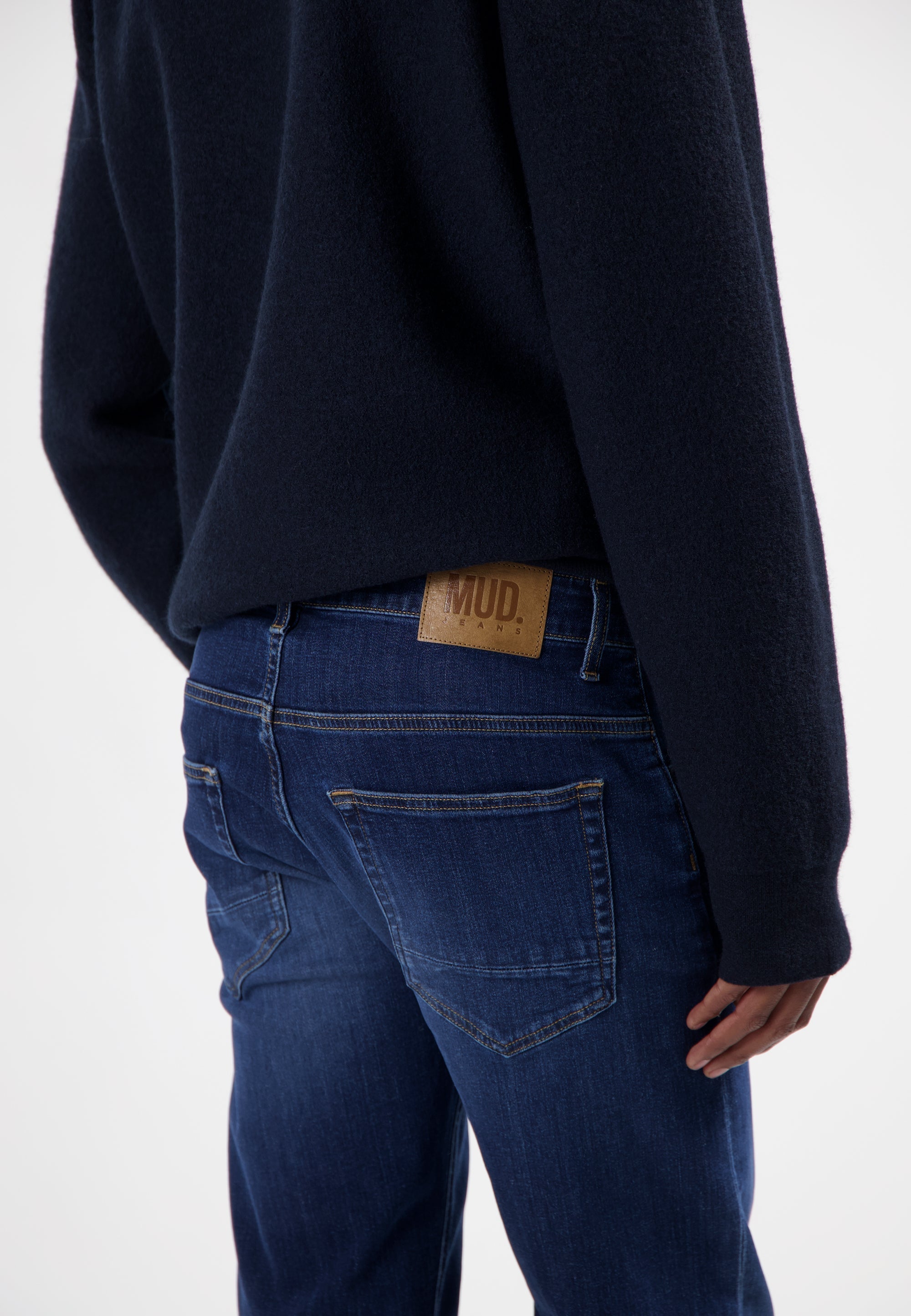 jean droit stretch en coton bio et lyocell bleu fonc dlav dunn low tapered dark vintage mud jeans homme regular dunn coton bio dark vintage bleu fonc l armoire poethique 6