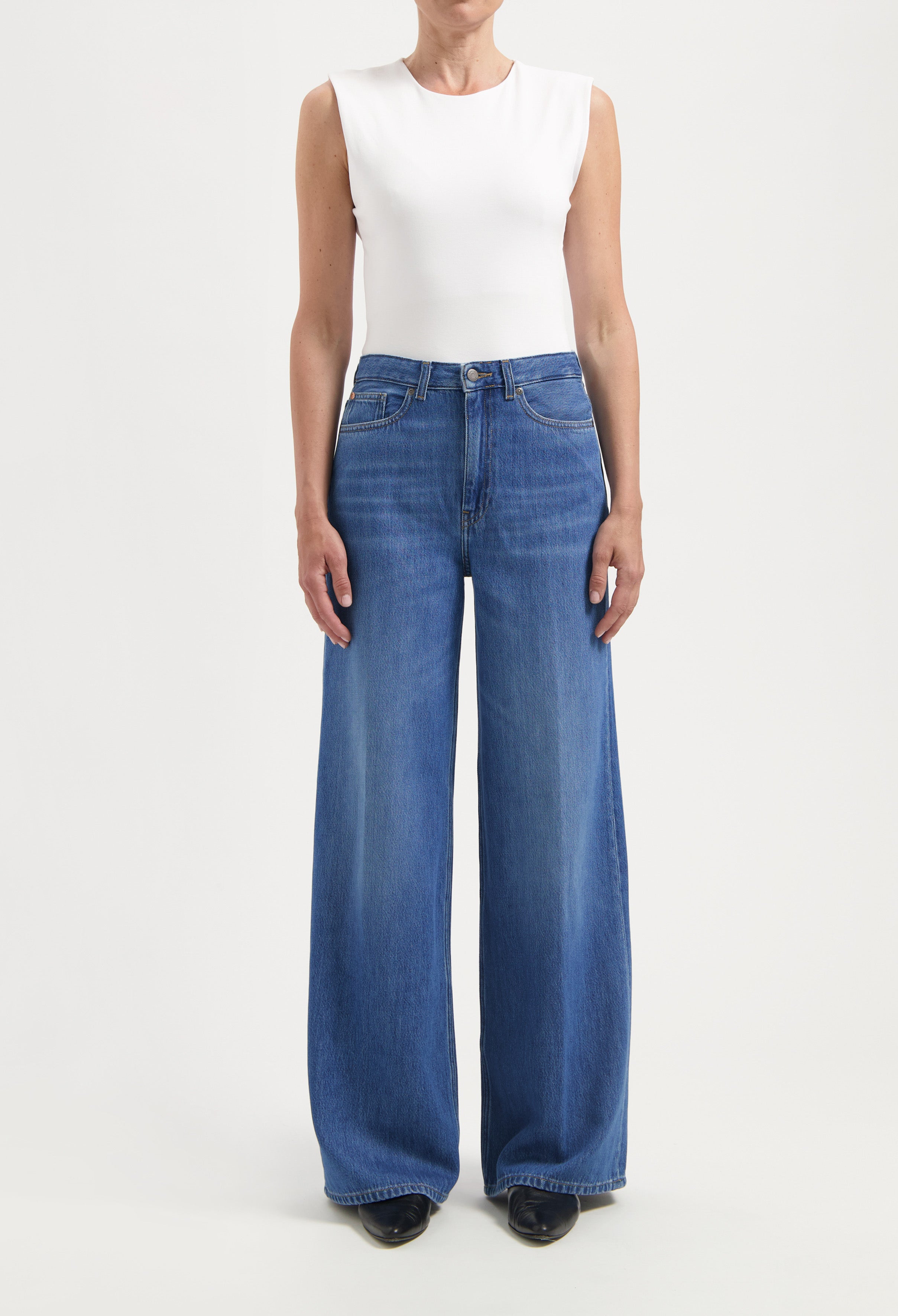 jean large taille haute en coton bio et recycl et lin recycl bleu vintage sara high loose flow medium vintage stone mud jeans femme sara high loose flow coton bio bleu l armoire poethique 1