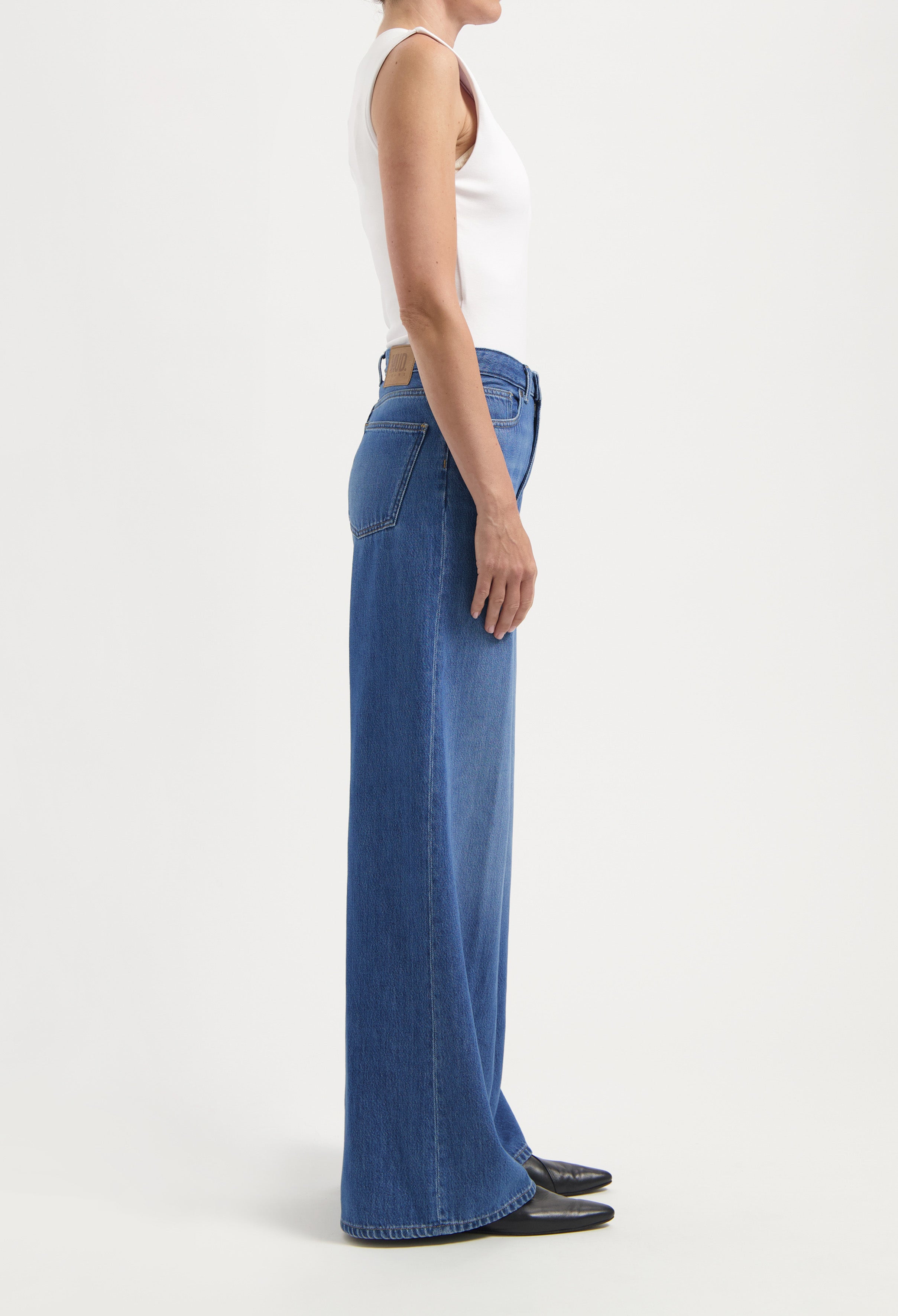jean large taille haute en coton bio et recycl et lin recycl bleu vintage sara high loose flow medium vintage stone mud jeans femme sara high loose flow coton bio bleu l armoire poethique 2