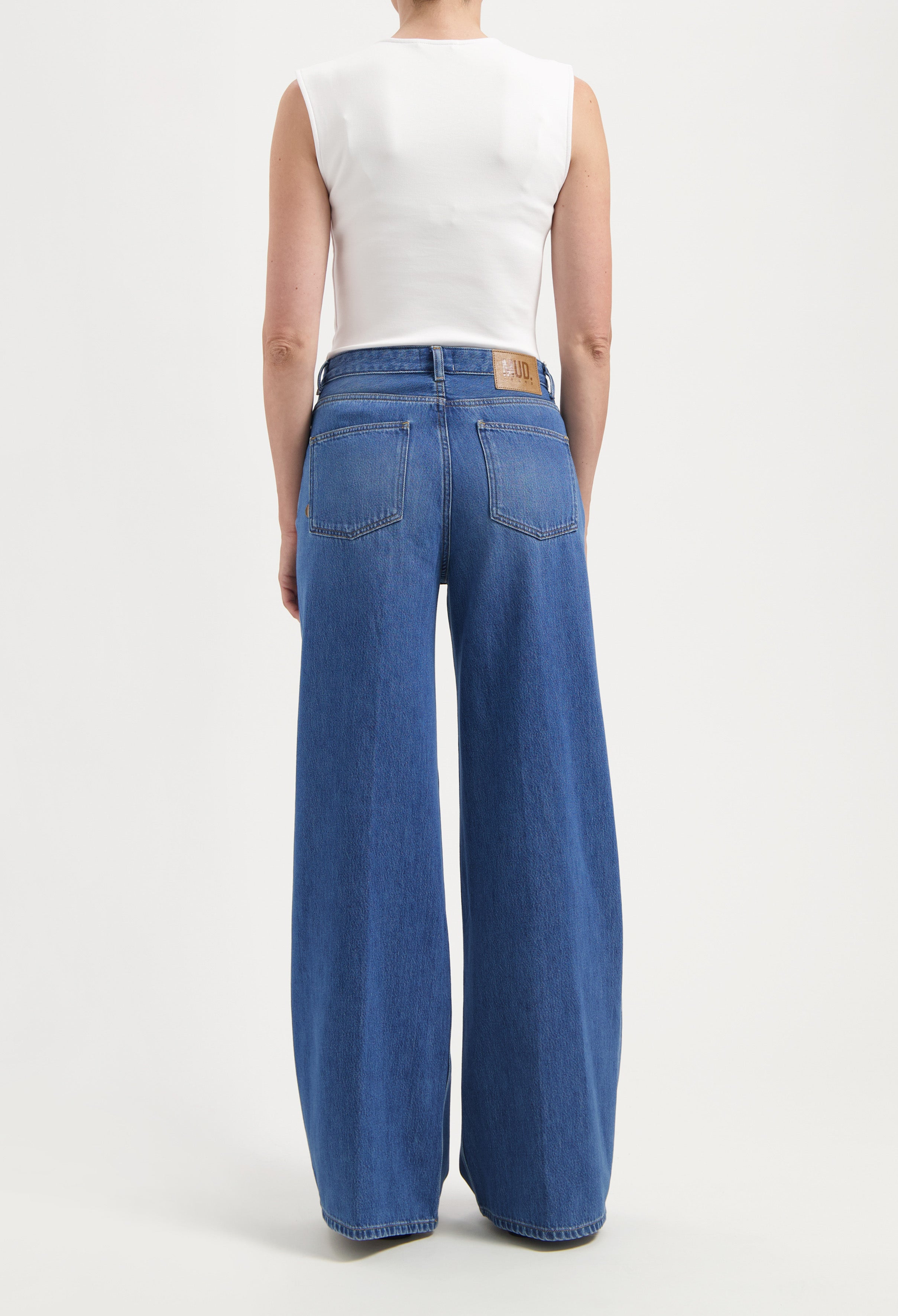 jean large taille haute en coton bio et recycl et lin recycl bleu vintage sara high loose flow medium vintage stone mud jeans femme sara high loose flow coton bio bleu l armoire poethique 3