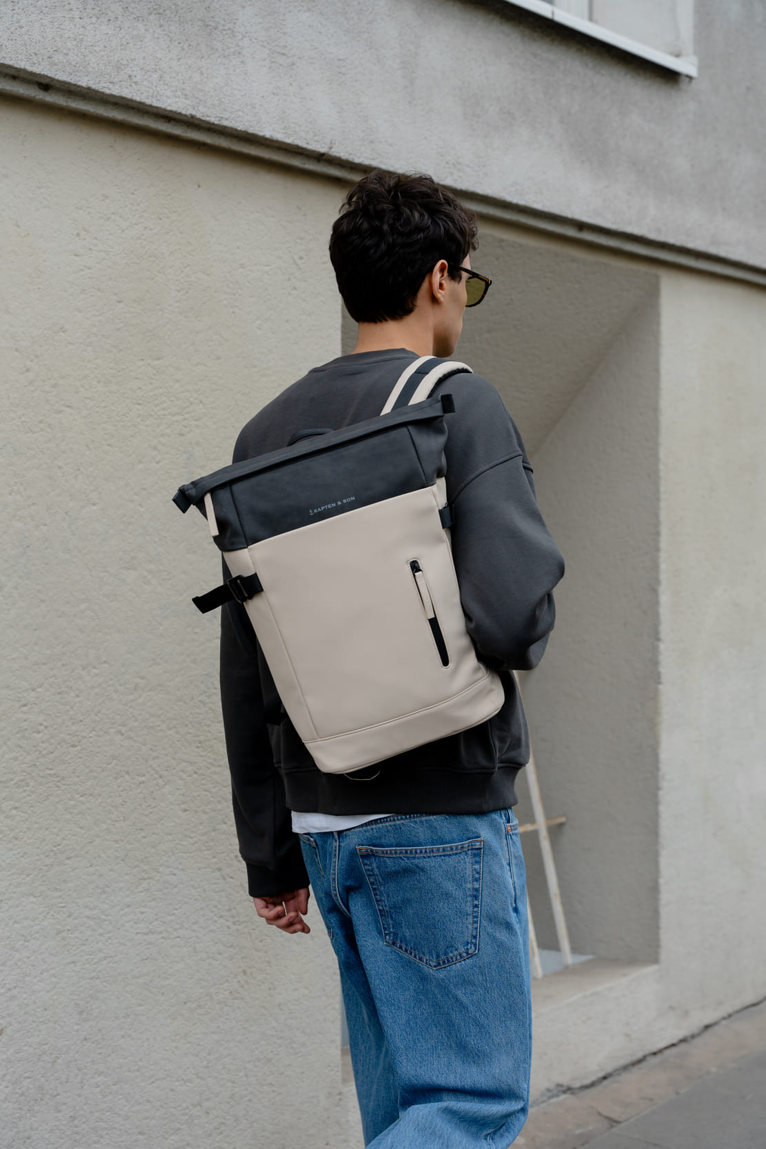 kapten and son unisexe sac a dos aarhus noir creme polyester recycle l armoire poethique 1