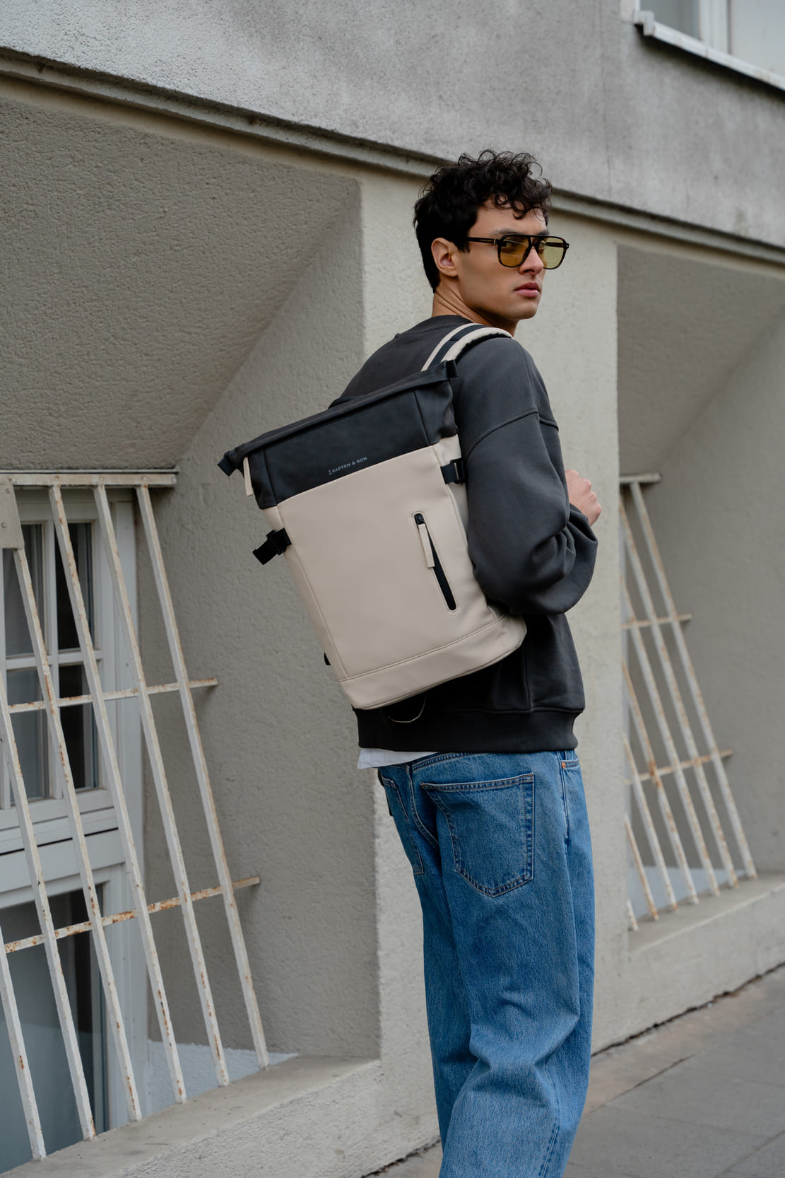 kapten and son unisexe sac a dos aarhus noir creme polyester recycle l armoire poethique 2