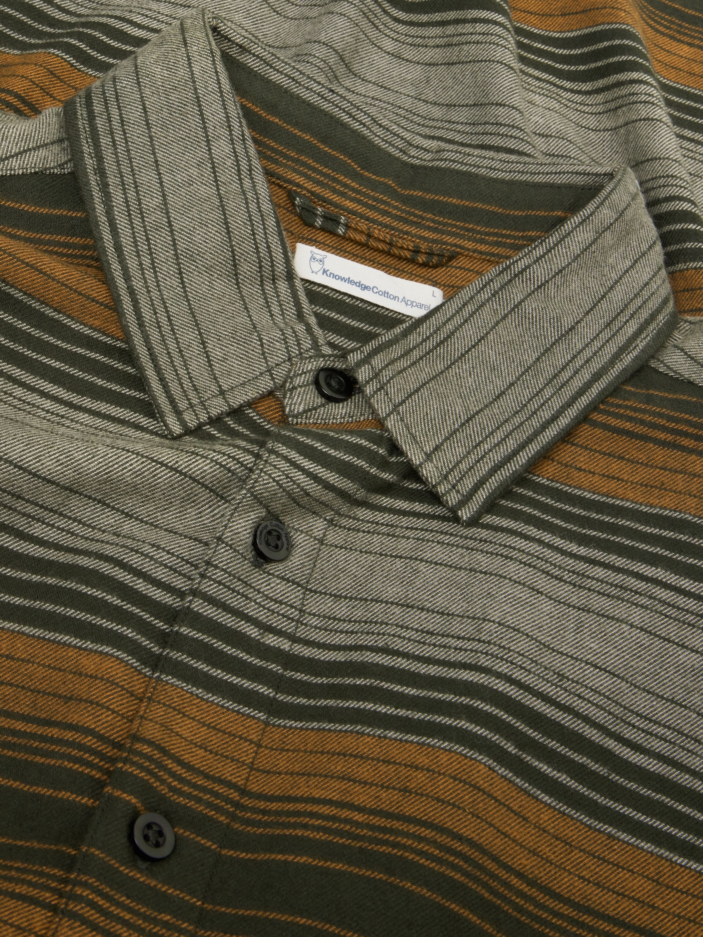 knowledge cotton apparel homme chemise checked flannel coton bio kaki jaune l armoire poethique 2