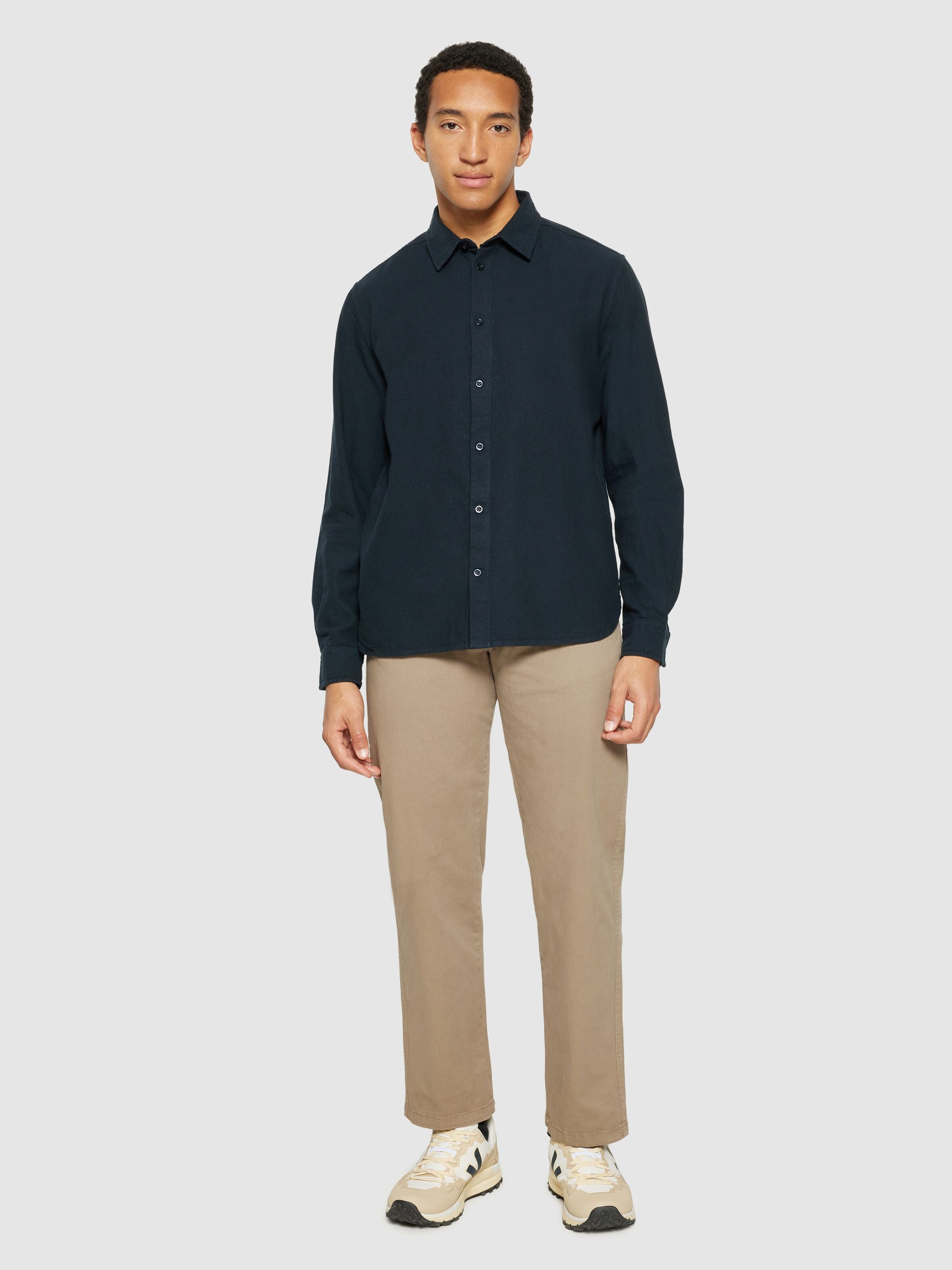 knowledge cotton apparel homme chemise heavy twill flannel coton bio bleu marine l armoire poethique 5