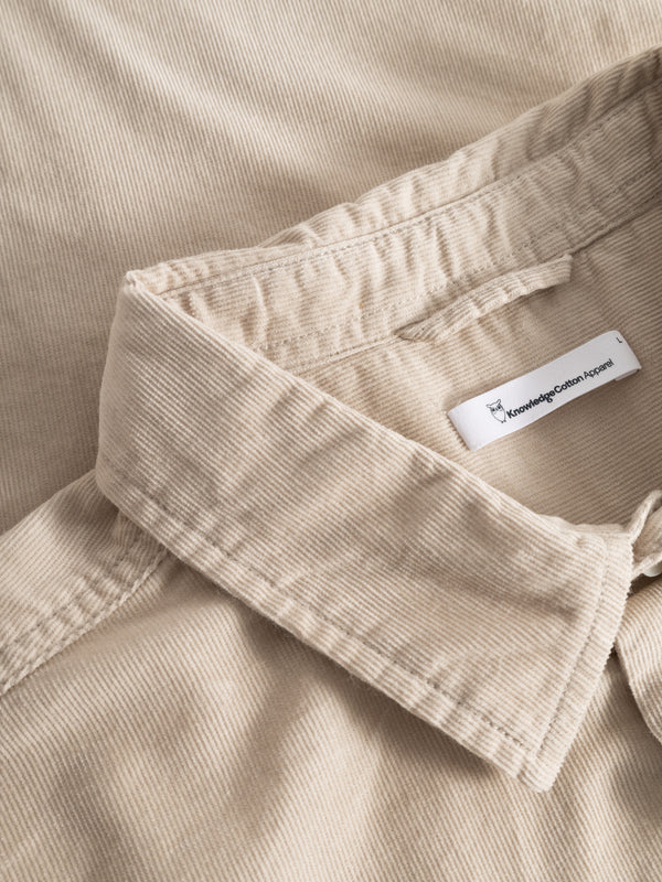 knowledge cotton apparel homme chemise regular fit corduroy velours coton bio beige l armoire poethique  3
