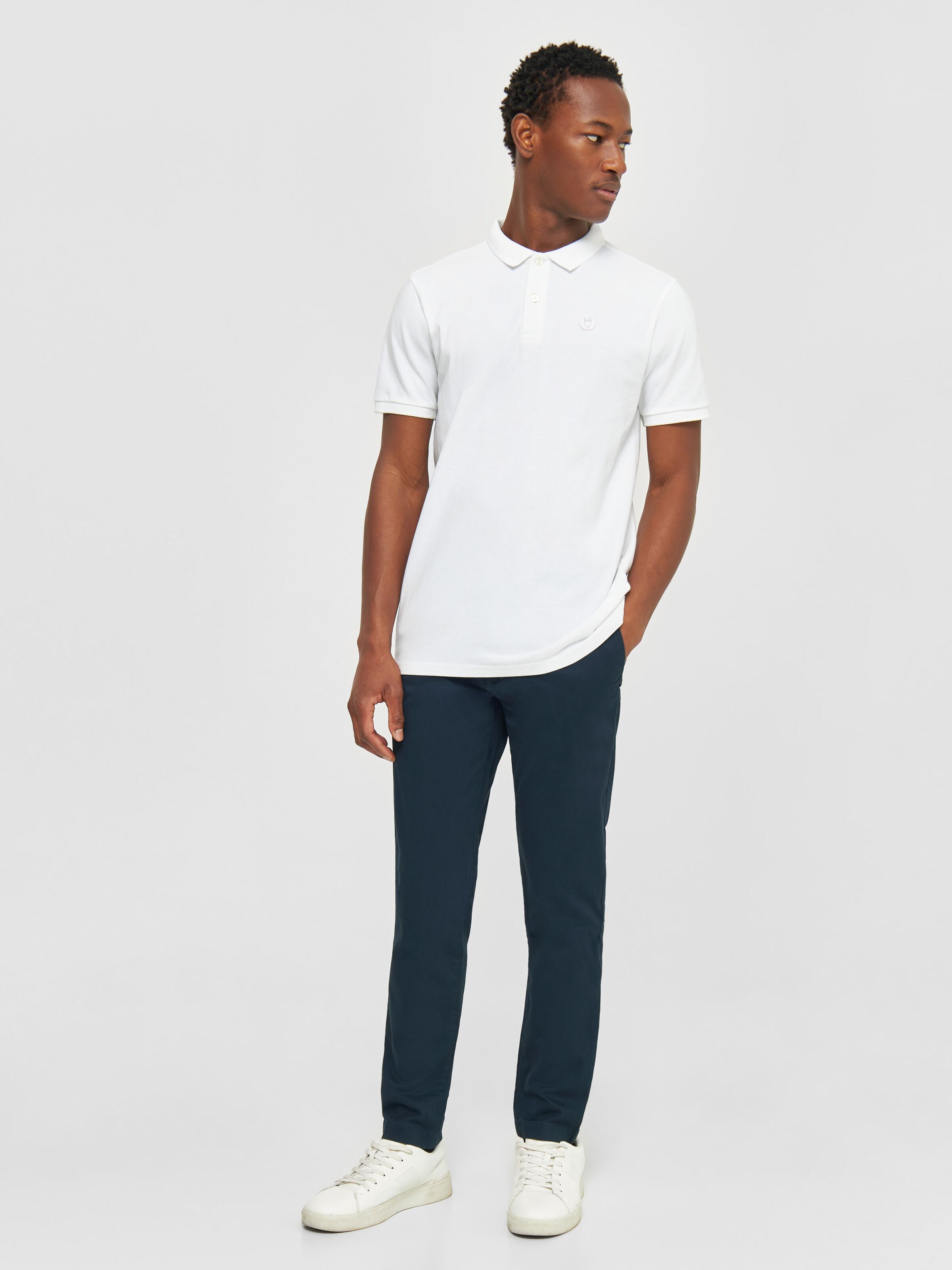 knowledge cotton apparel homme pantalon luca slim twill chino coton bio bleu marine l armoire poethique  6