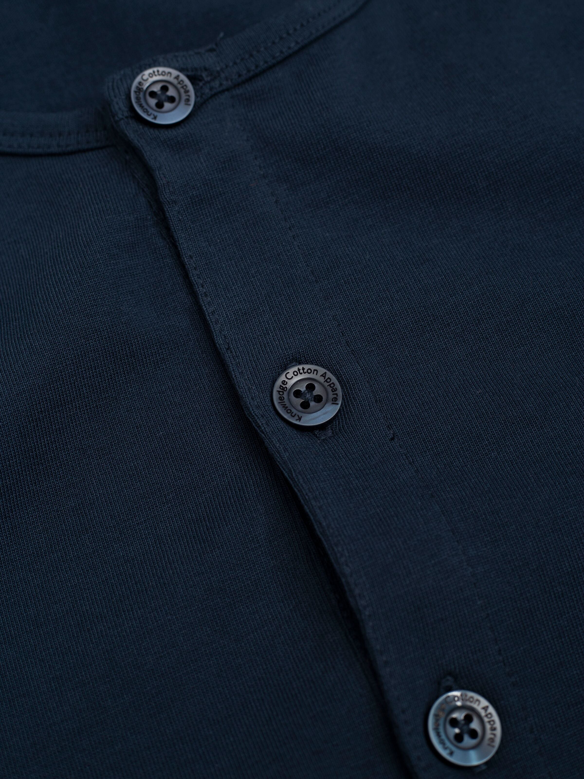 knowledge cotton apparel homme t shirt BO long sleeve henley coton bio bleu marine l armoire poethique 5