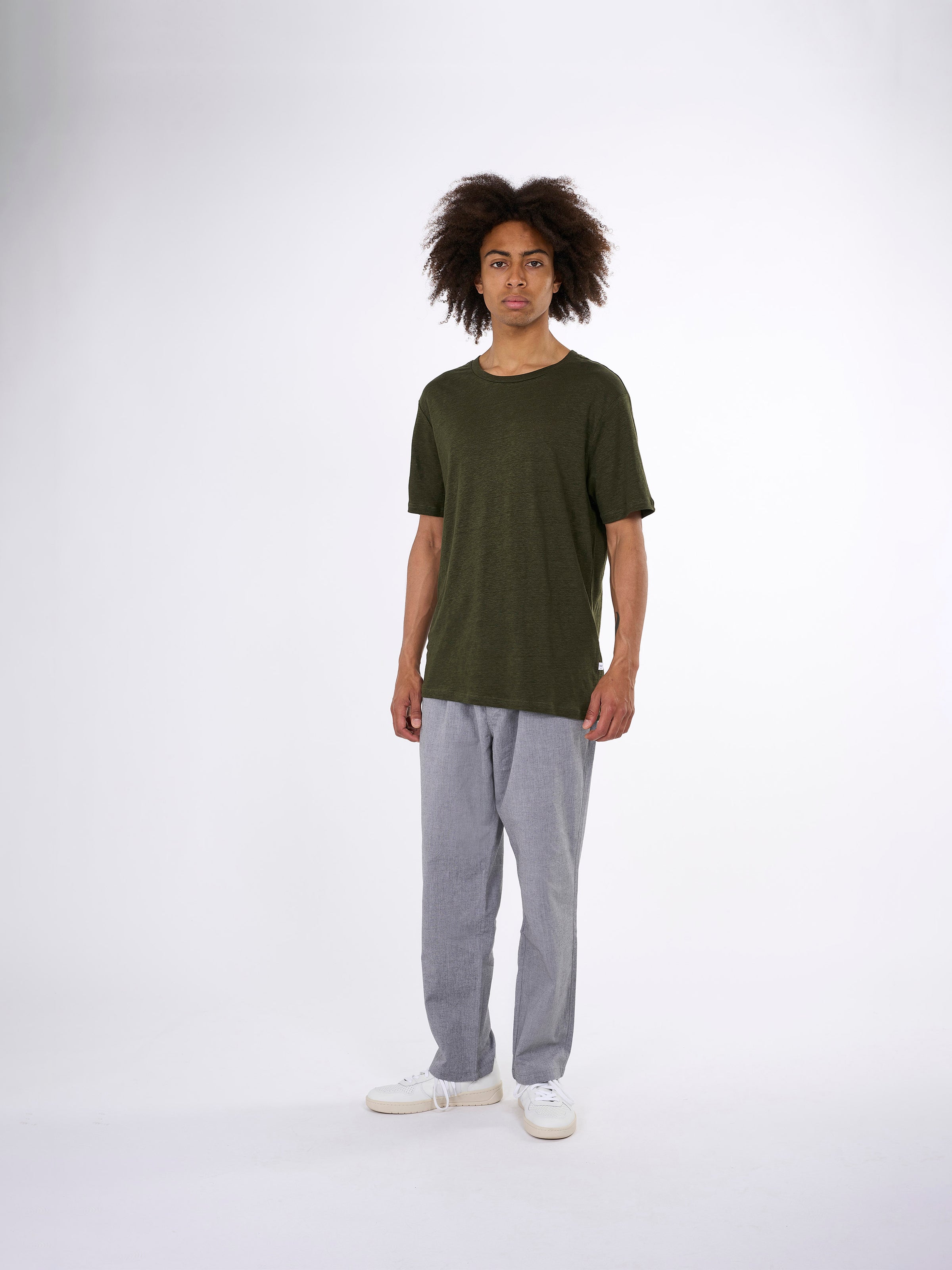 knowledge cotton apparel homme t shirt lin bio kaki l armoire poethique  6