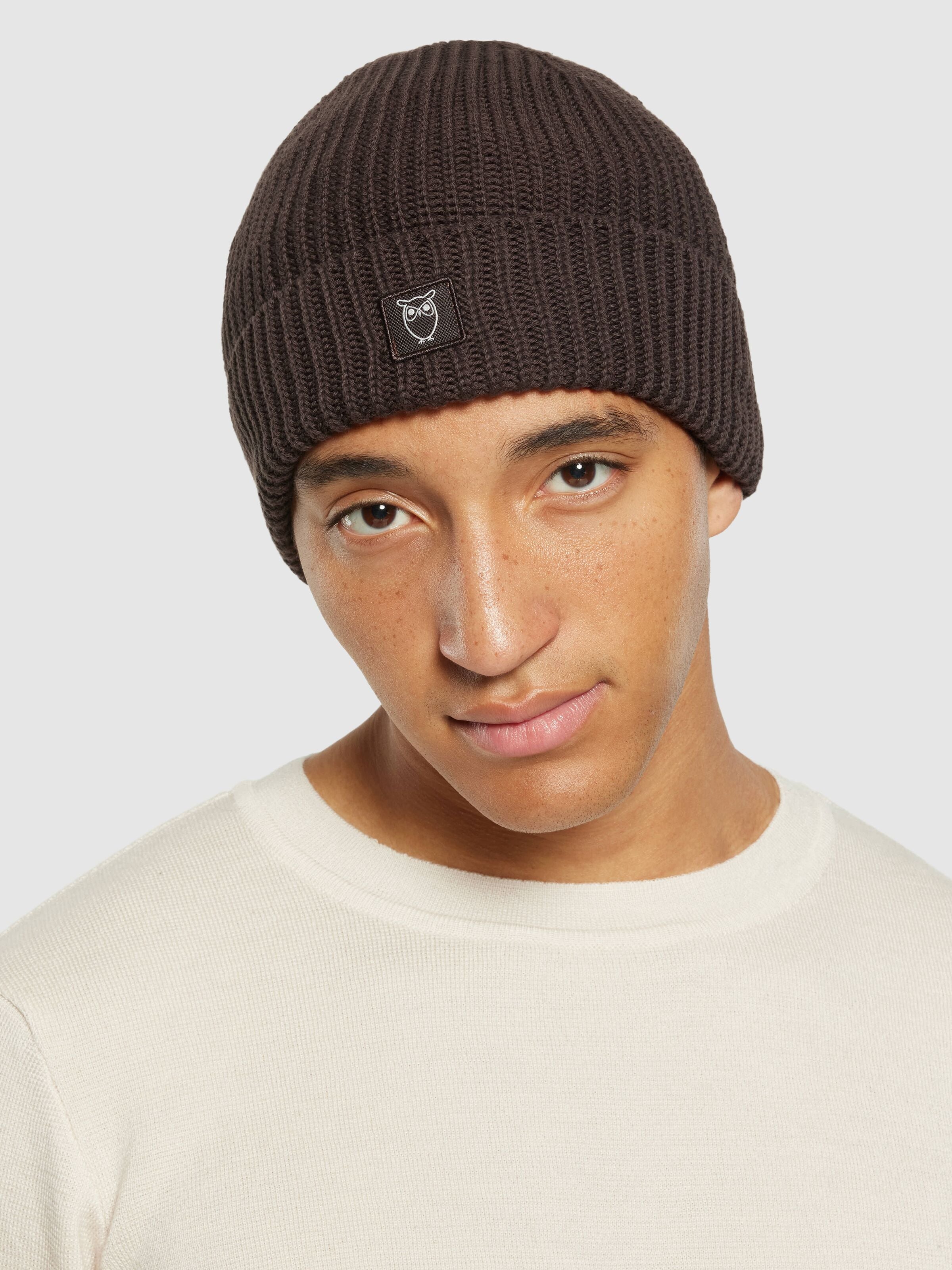 knowledge cotton apparel unisexe bonnet rib hat coton bio chocolat l armoire poethique  8