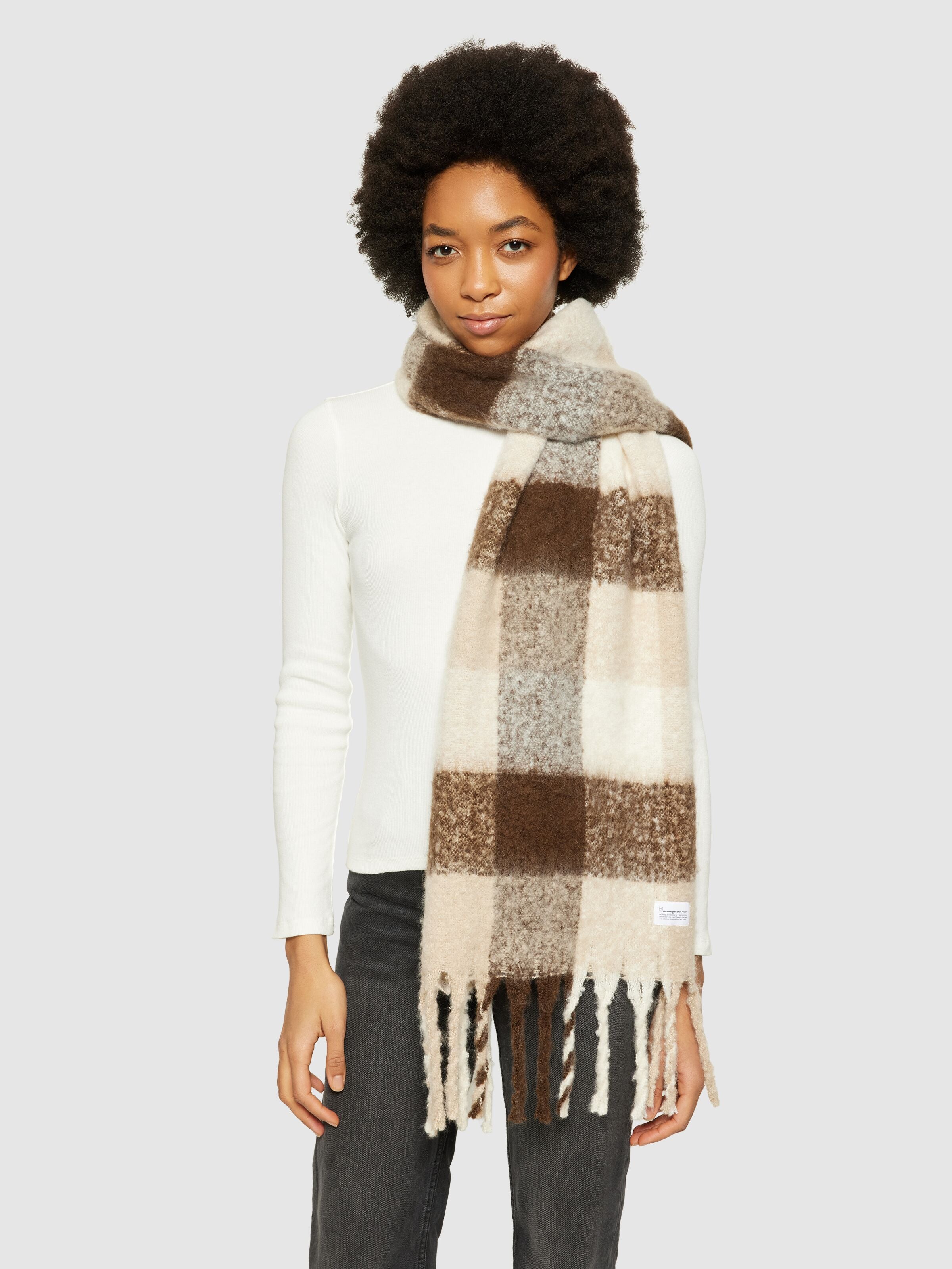 knowledge cotton apparel unisexe echarpe check scarf polyester recycle marron l armoire poethique 7
